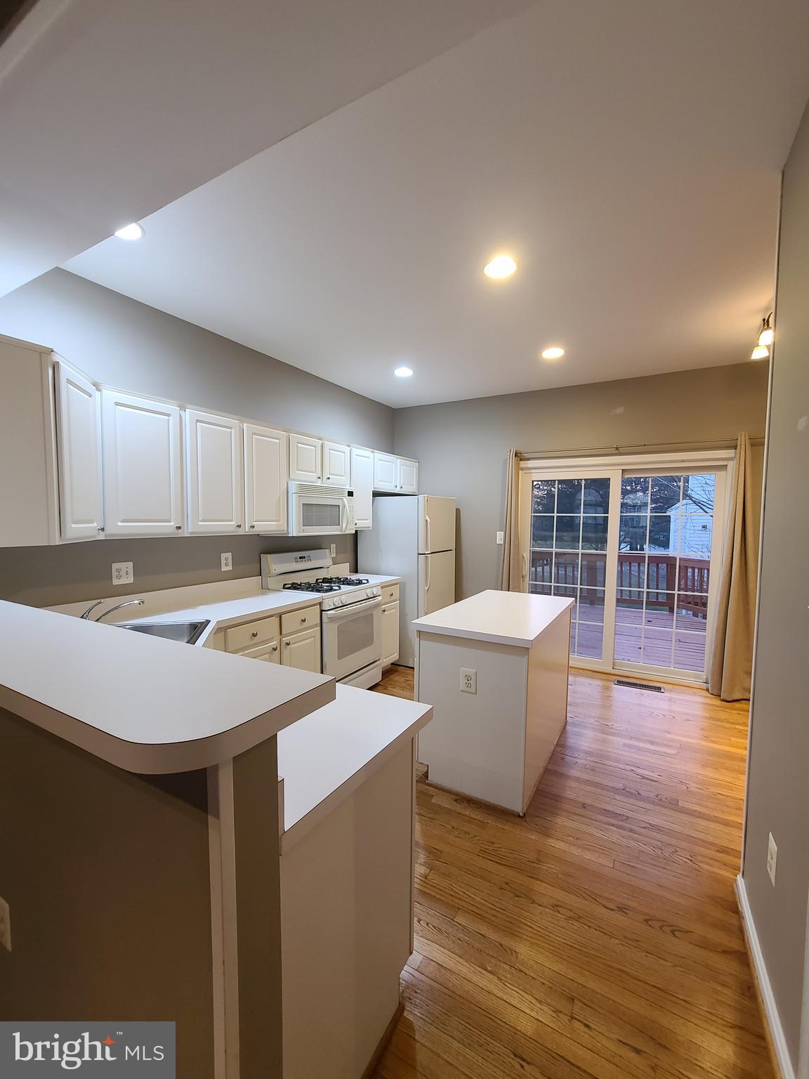 SHERBROOKE CONDO - Residential Lease