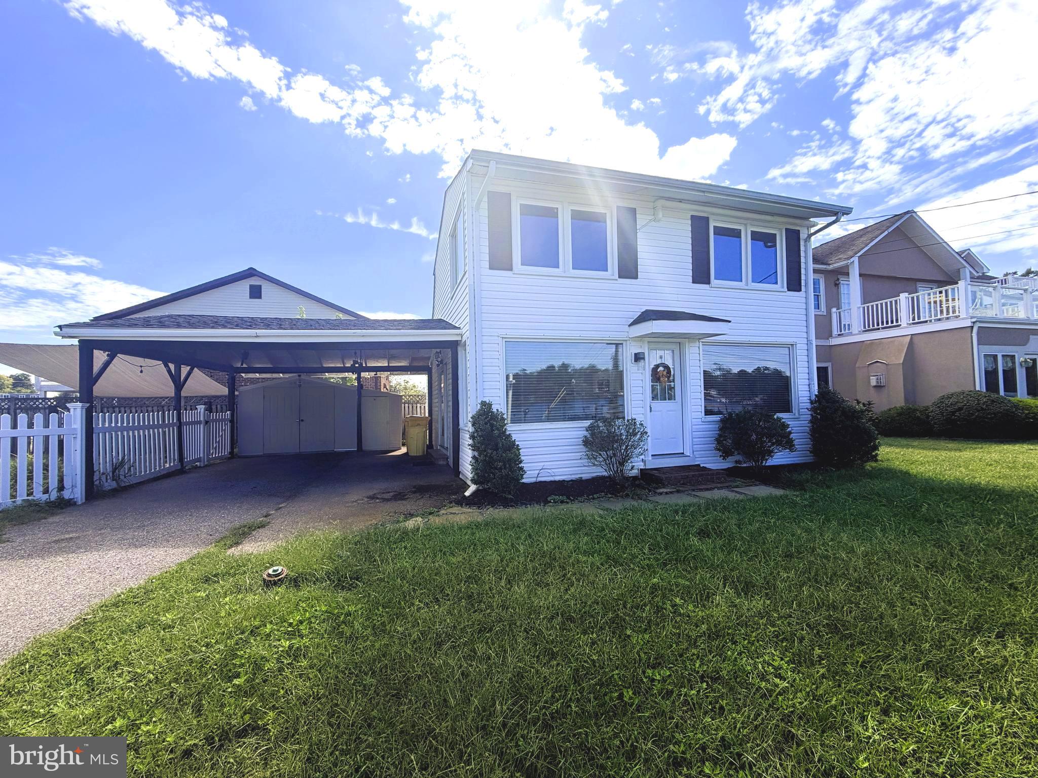 WOODLAND BEACH - Residential