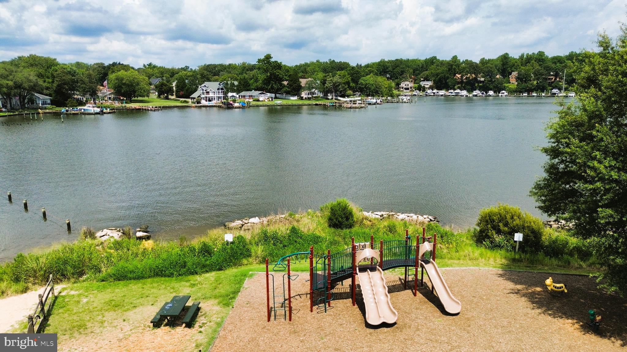 WOODLAND BEACH - Residential