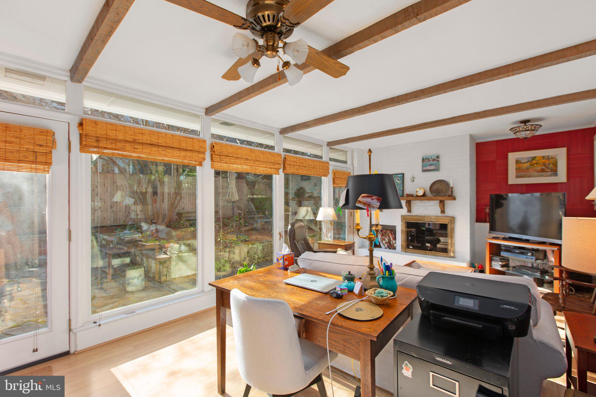 BELOW THE UNIVERSITY - Residential