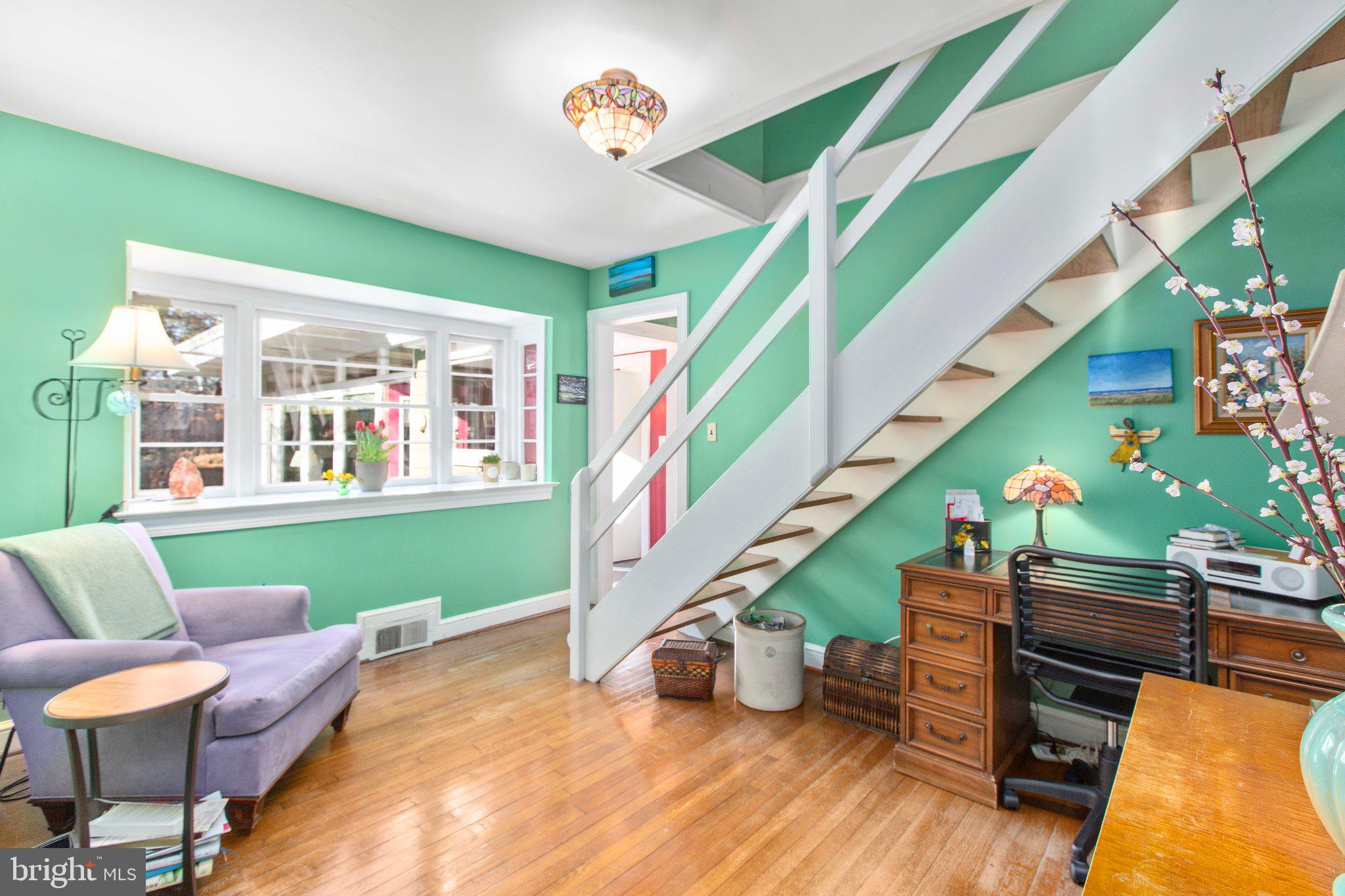 BELOW THE UNIVERSITY - Residential