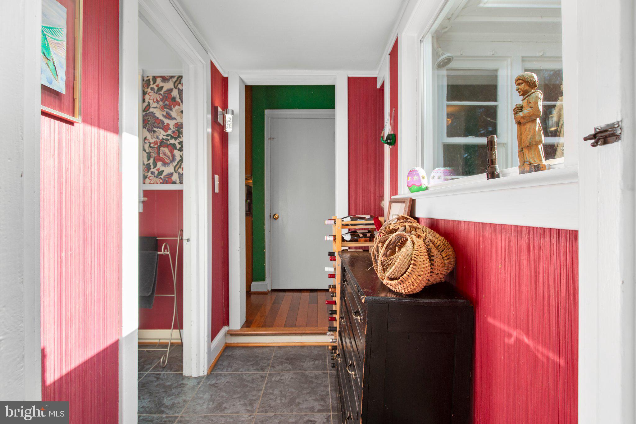 BELOW THE UNIVERSITY - Residential