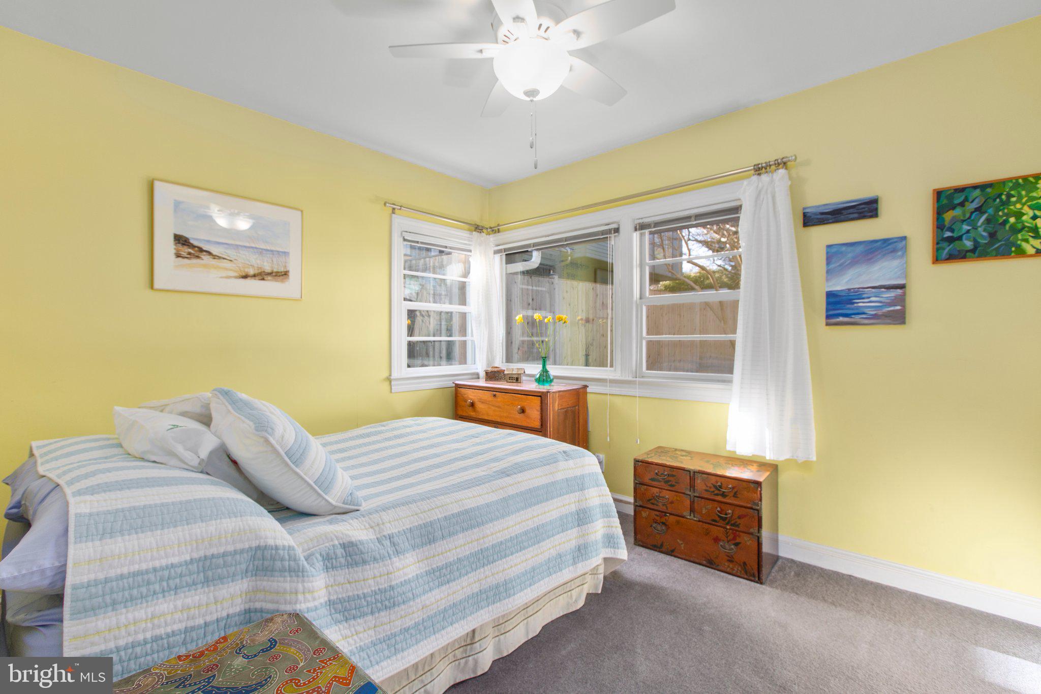 BELOW THE UNIVERSITY - Residential