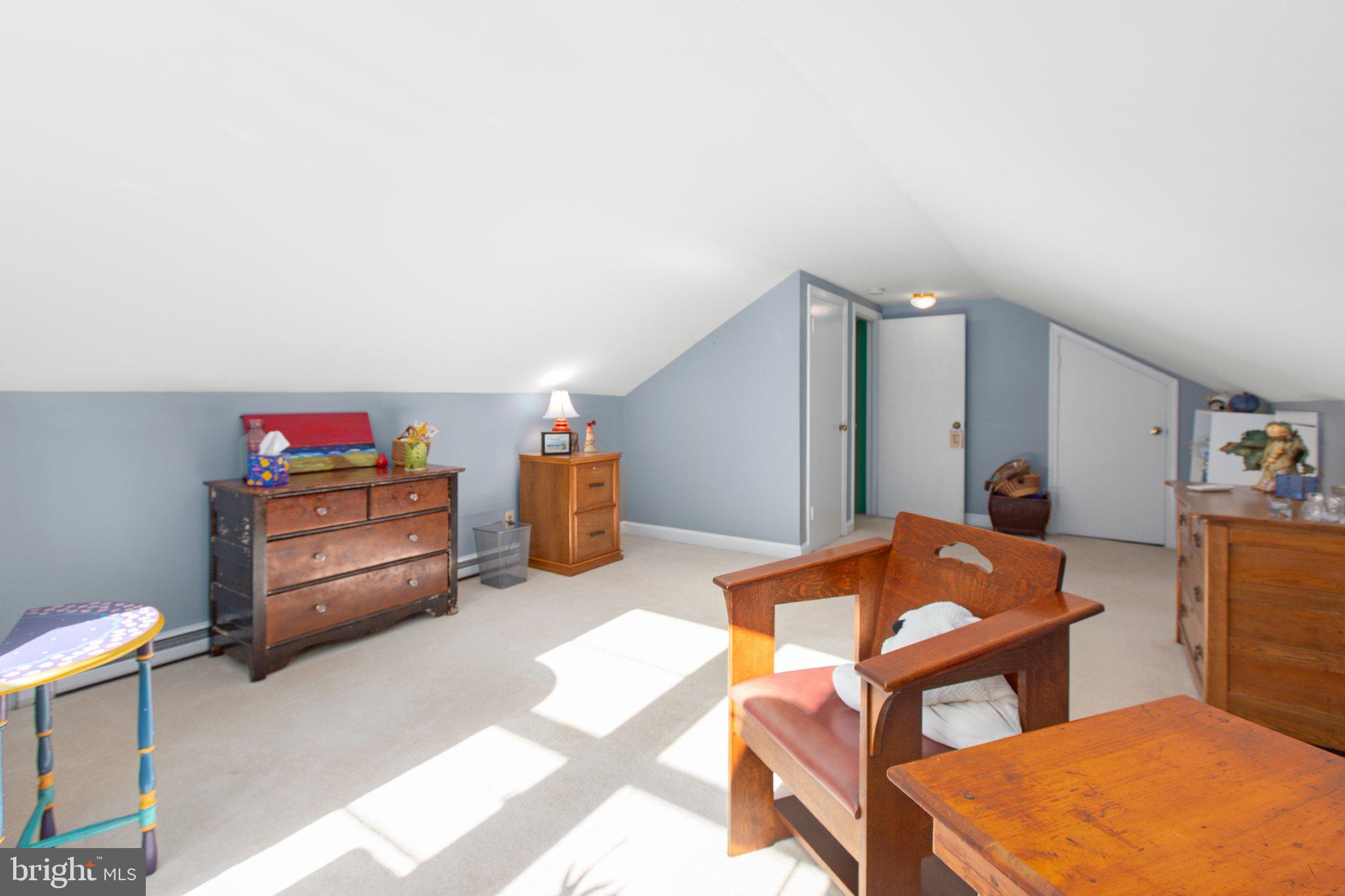 BELOW THE UNIVERSITY - Residential