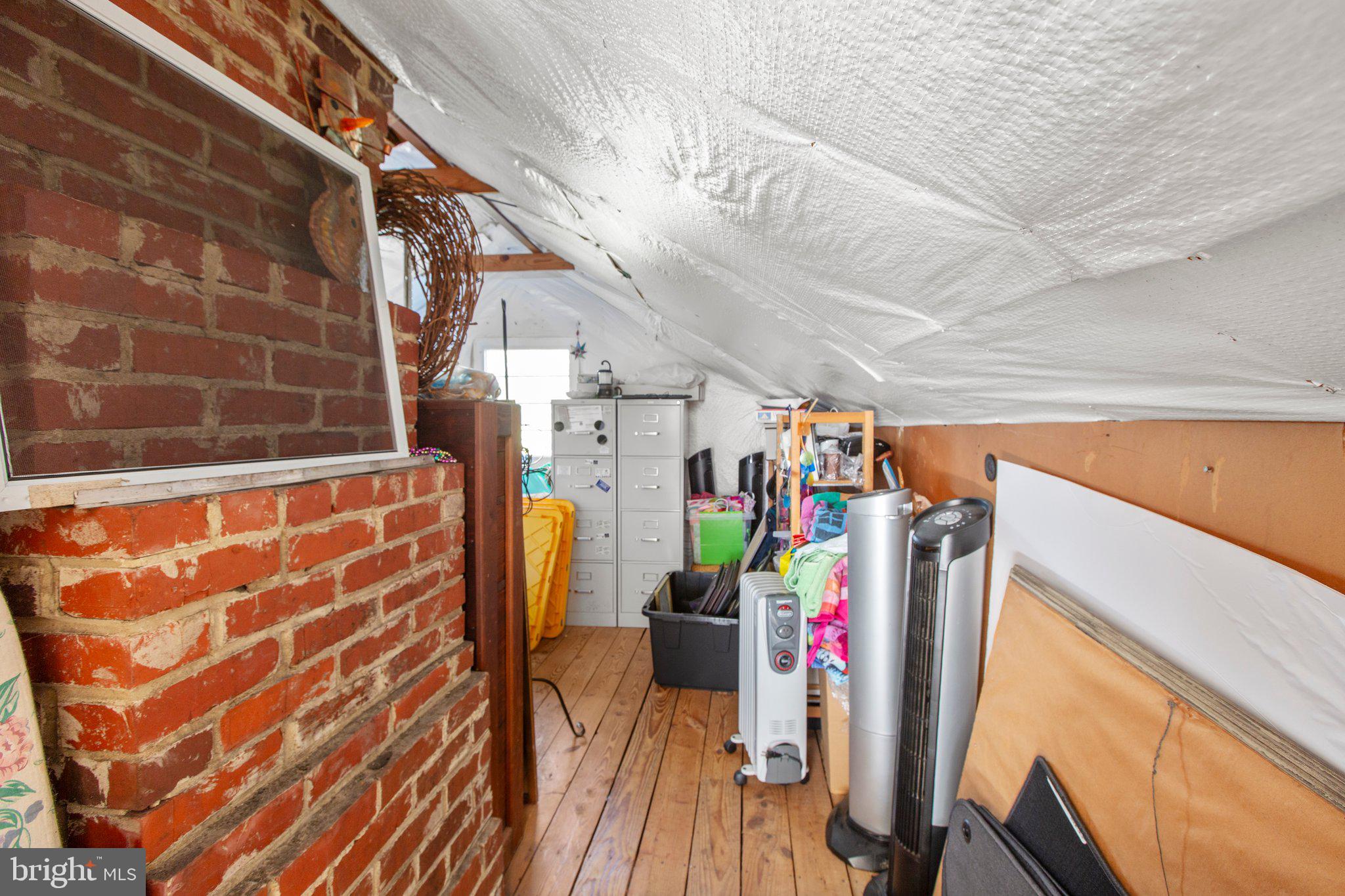 BELOW THE UNIVERSITY - Residential