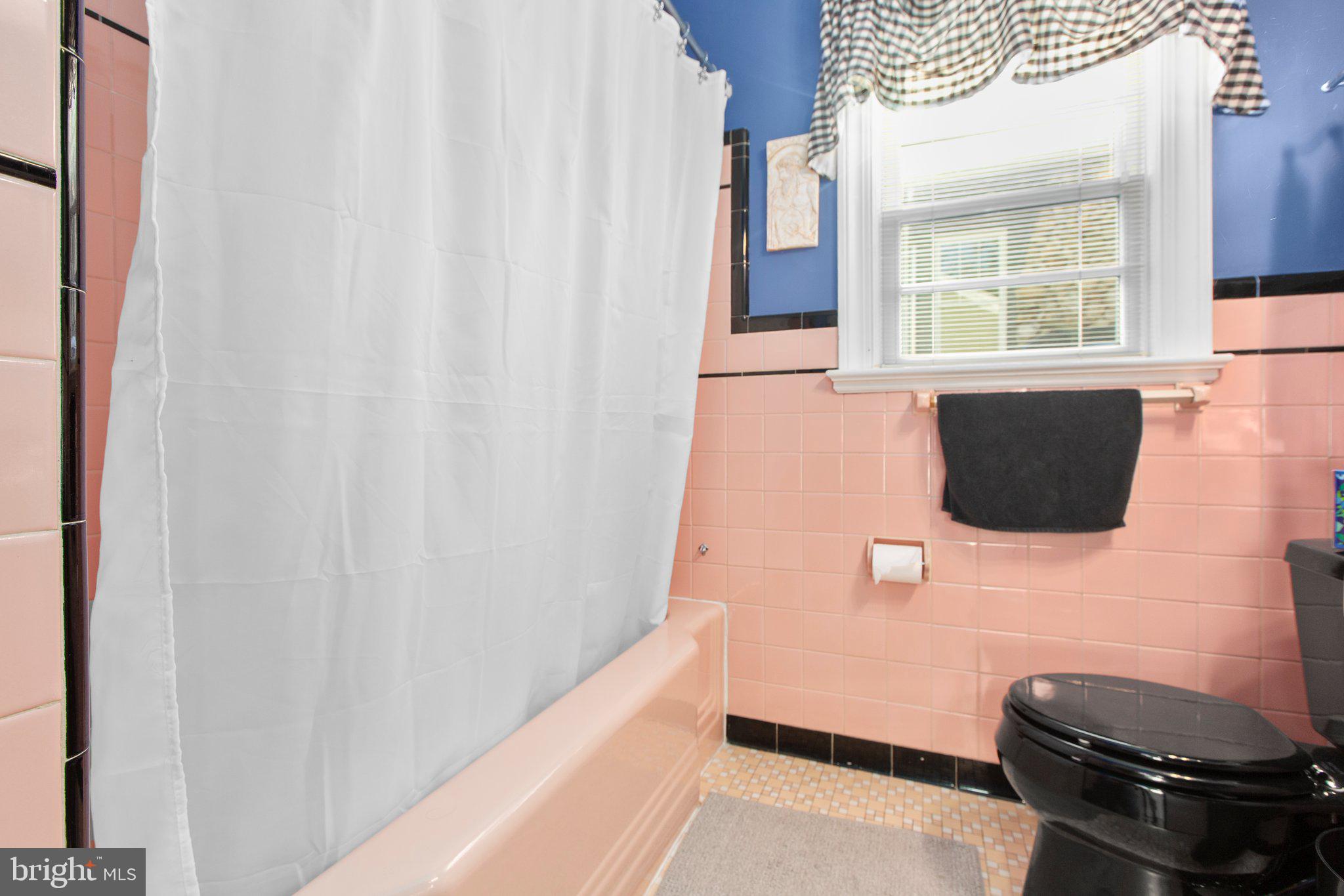 BELOW THE UNIVERSITY - Residential