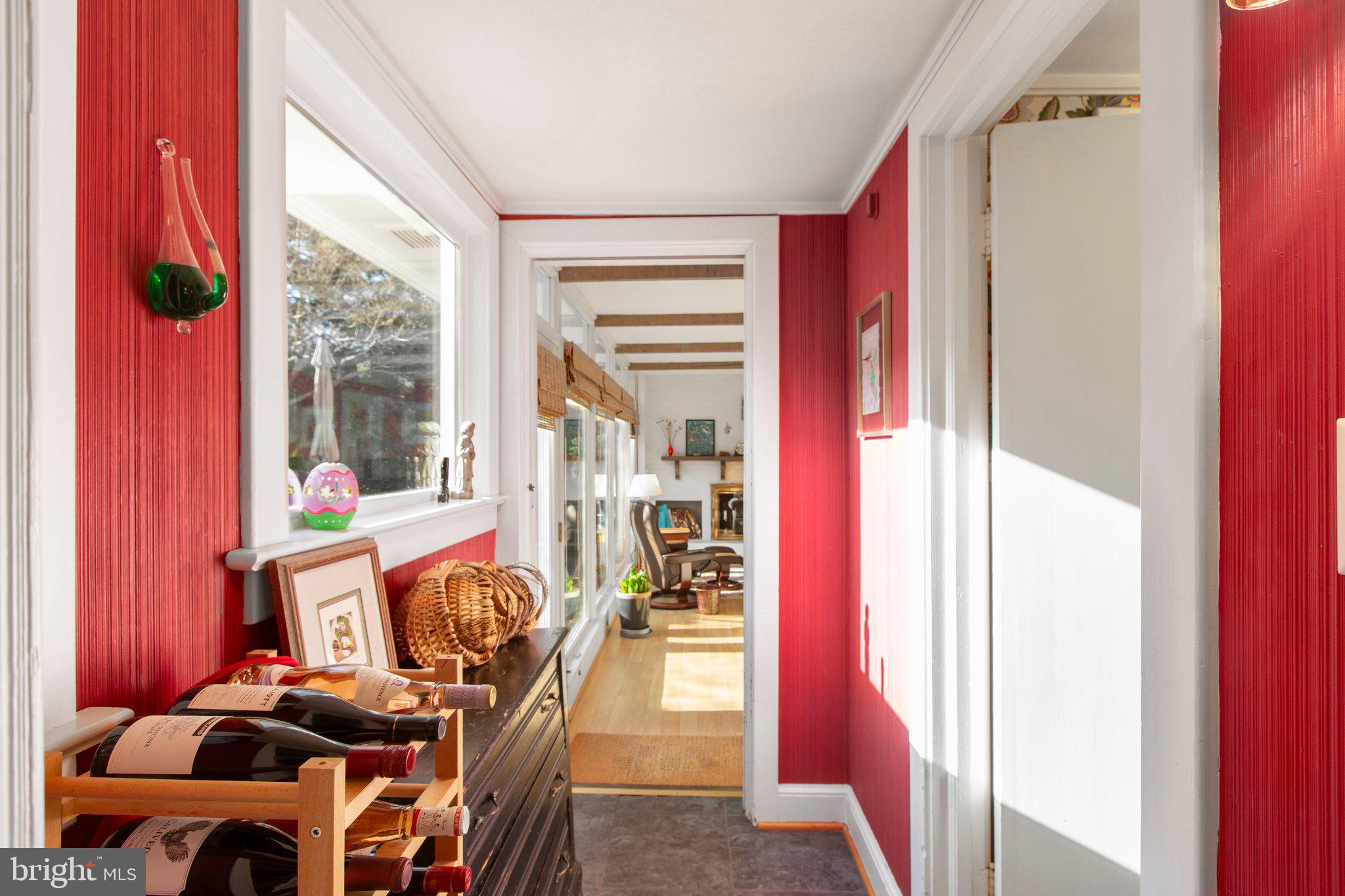 BELOW THE UNIVERSITY - Residential