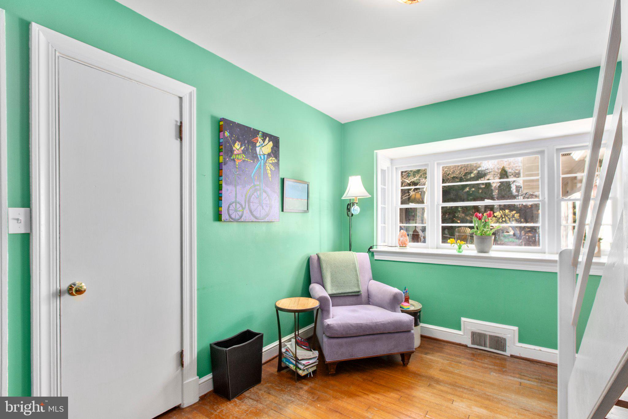 BELOW THE UNIVERSITY - Residential