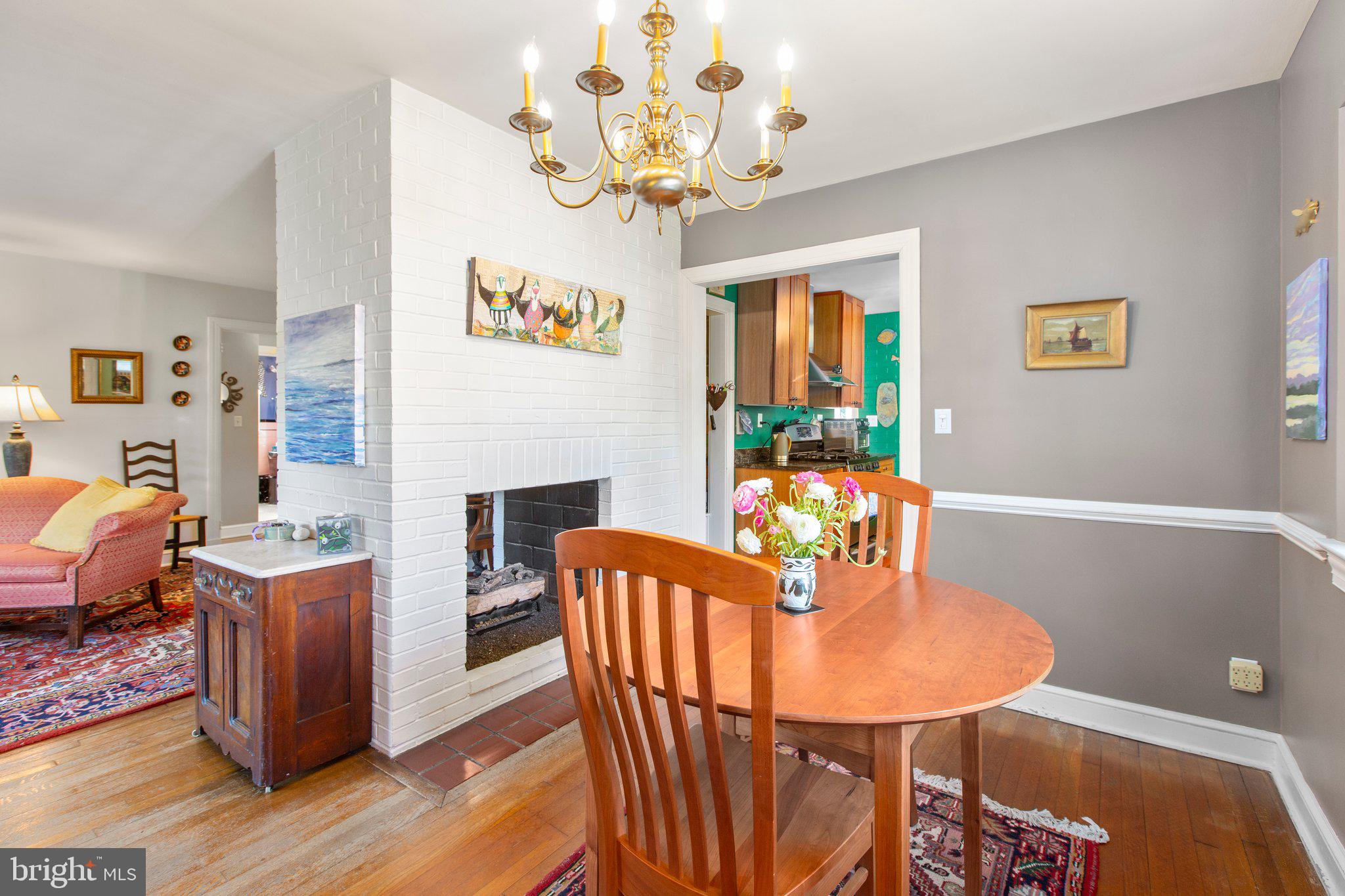 BELOW THE UNIVERSITY - Residential