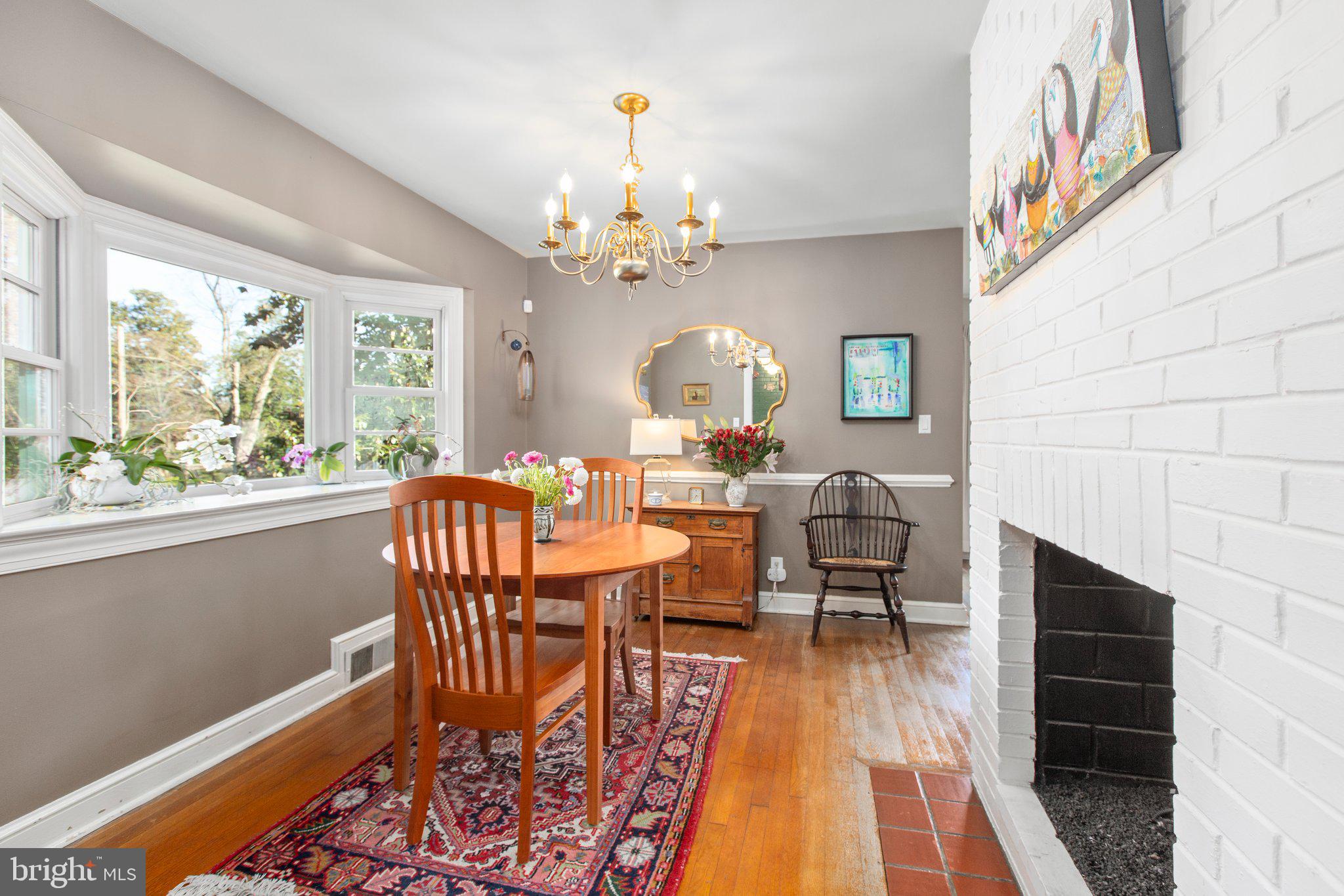 BELOW THE UNIVERSITY - Residential