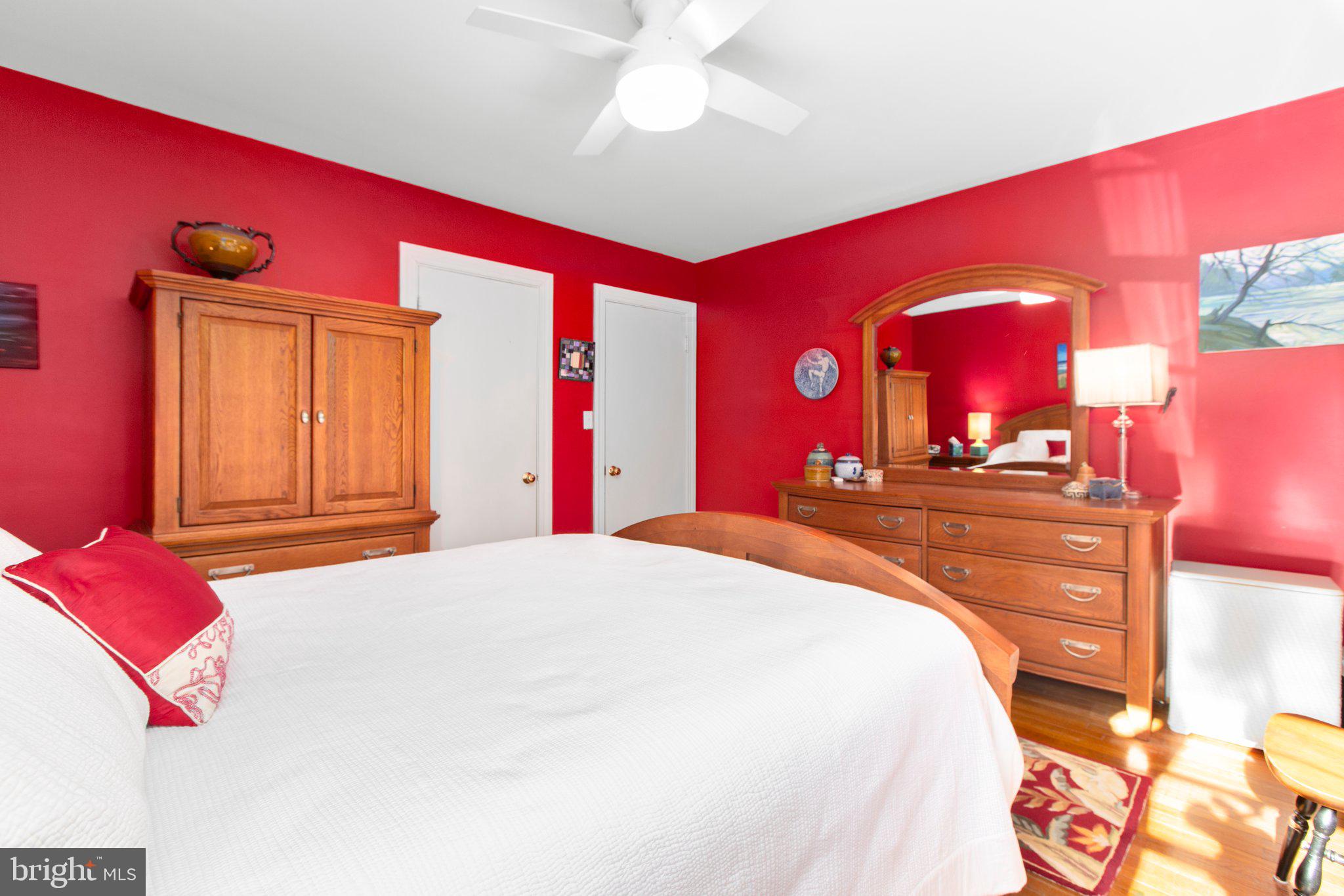 BELOW THE UNIVERSITY - Residential