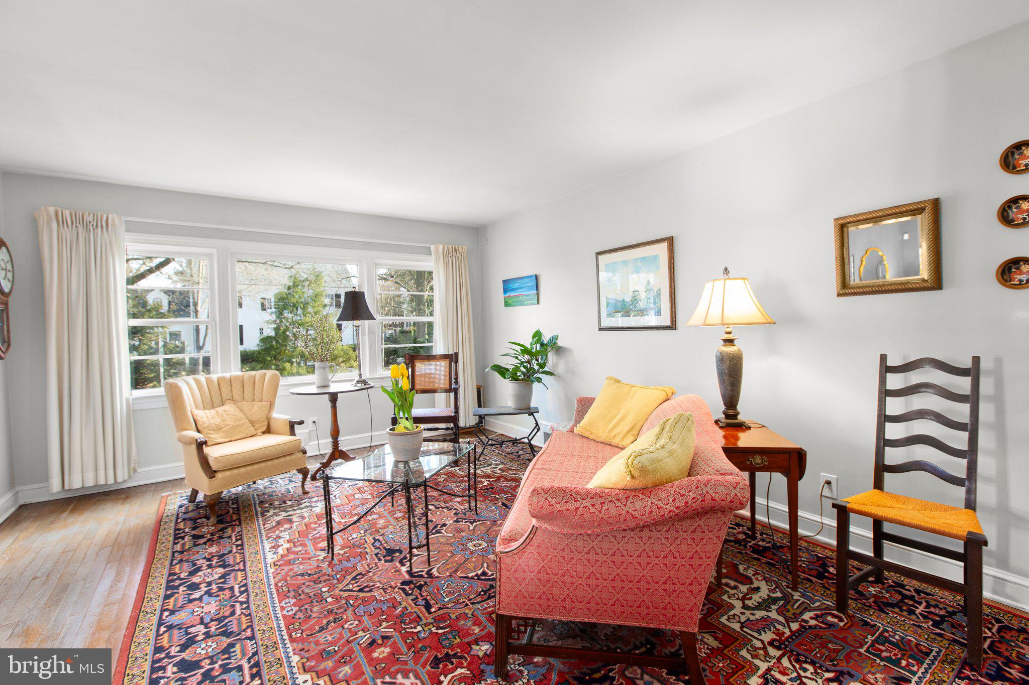 BELOW THE UNIVERSITY - Residential