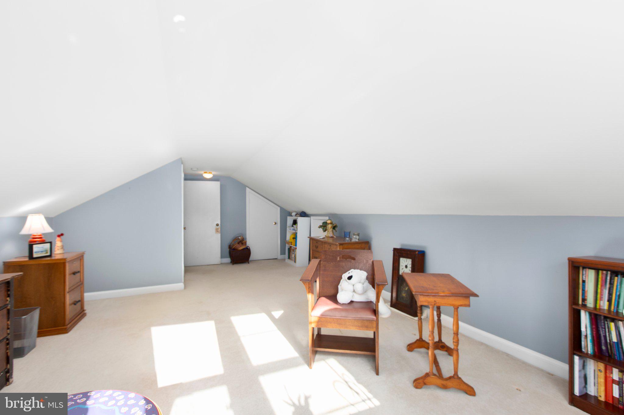 BELOW THE UNIVERSITY - Residential