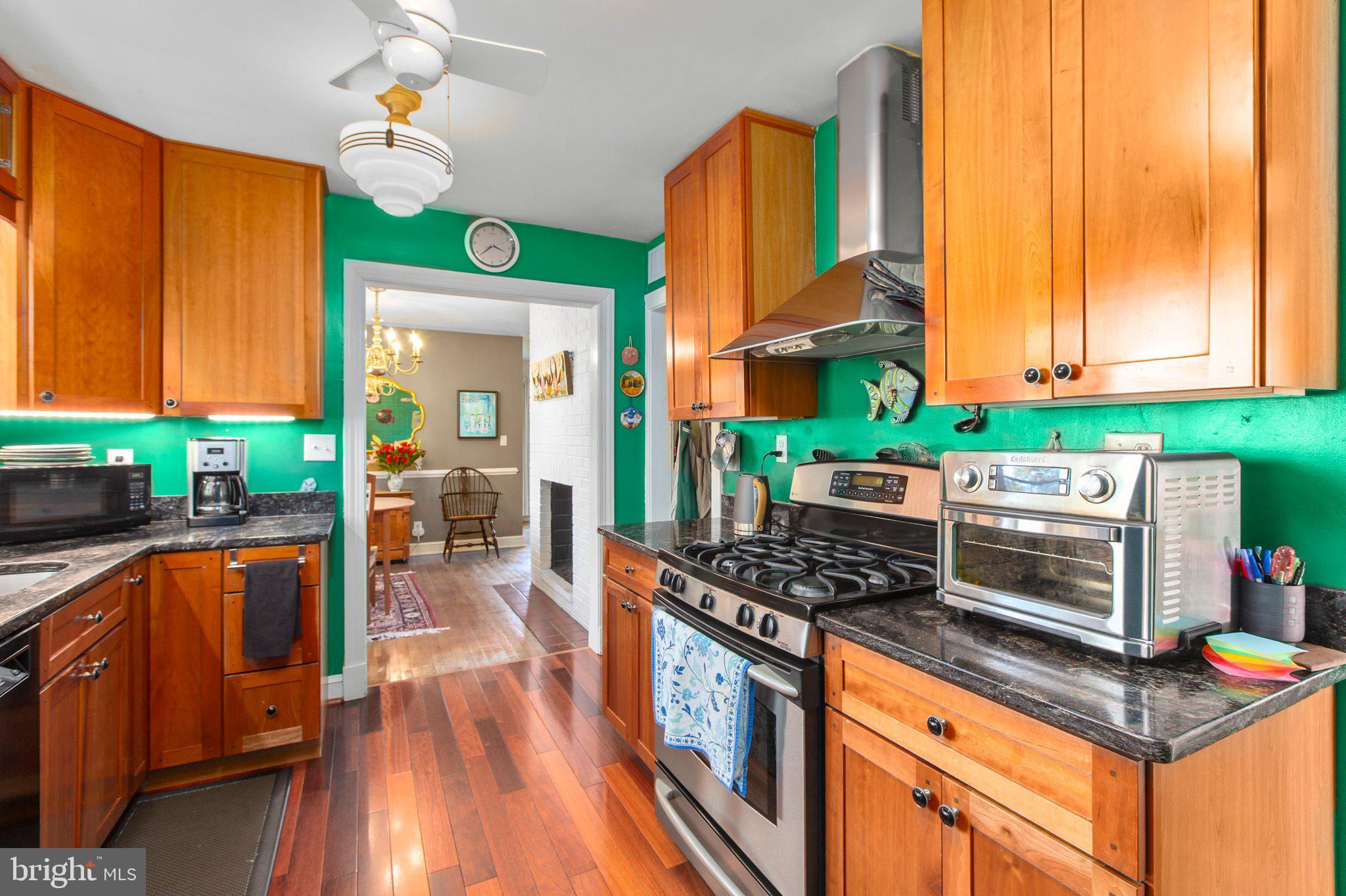 BELOW THE UNIVERSITY - Residential