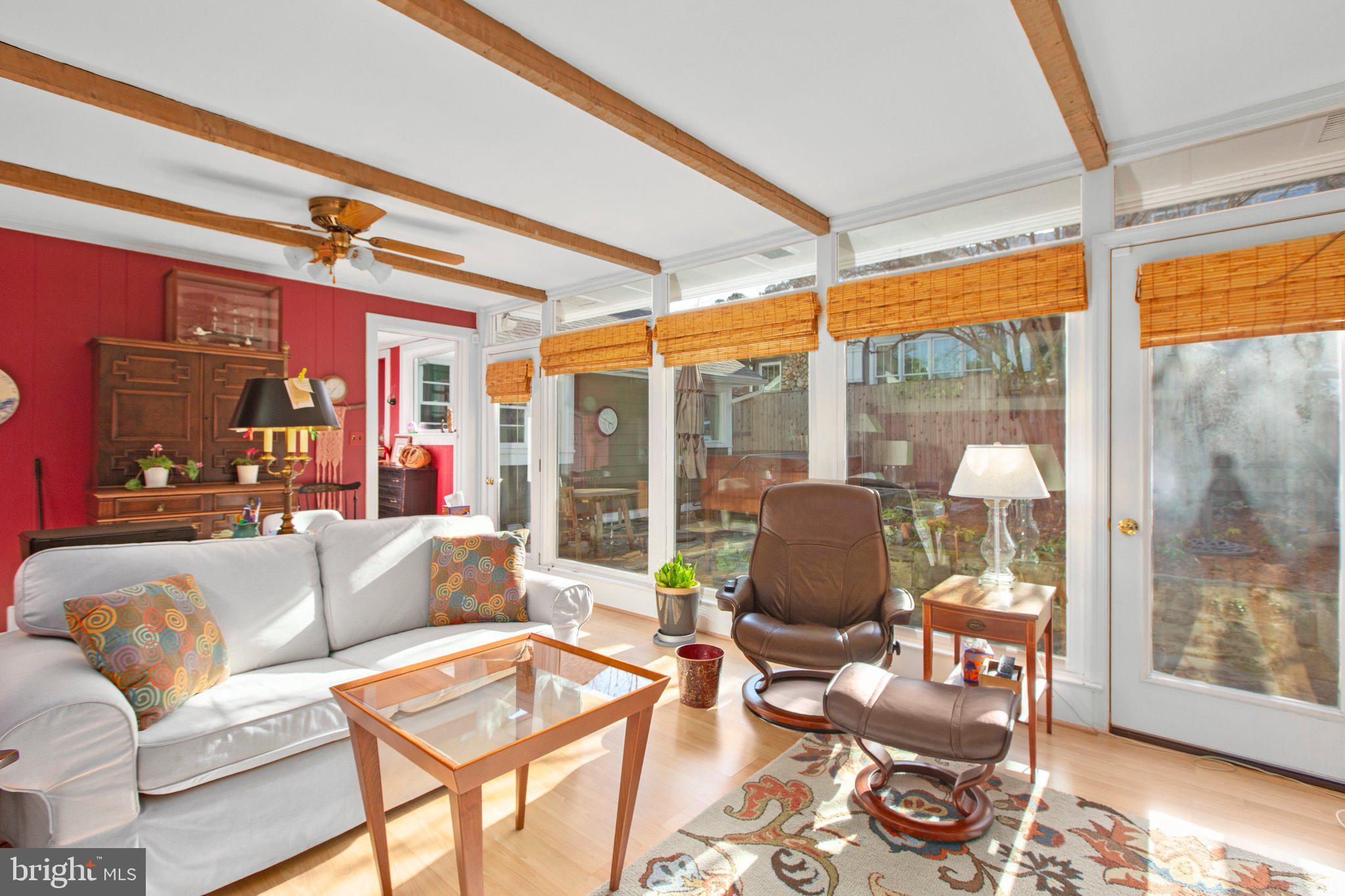 BELOW THE UNIVERSITY - Residential