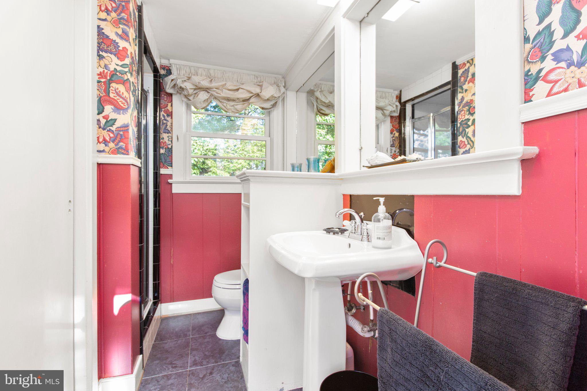 BELOW THE UNIVERSITY - Residential