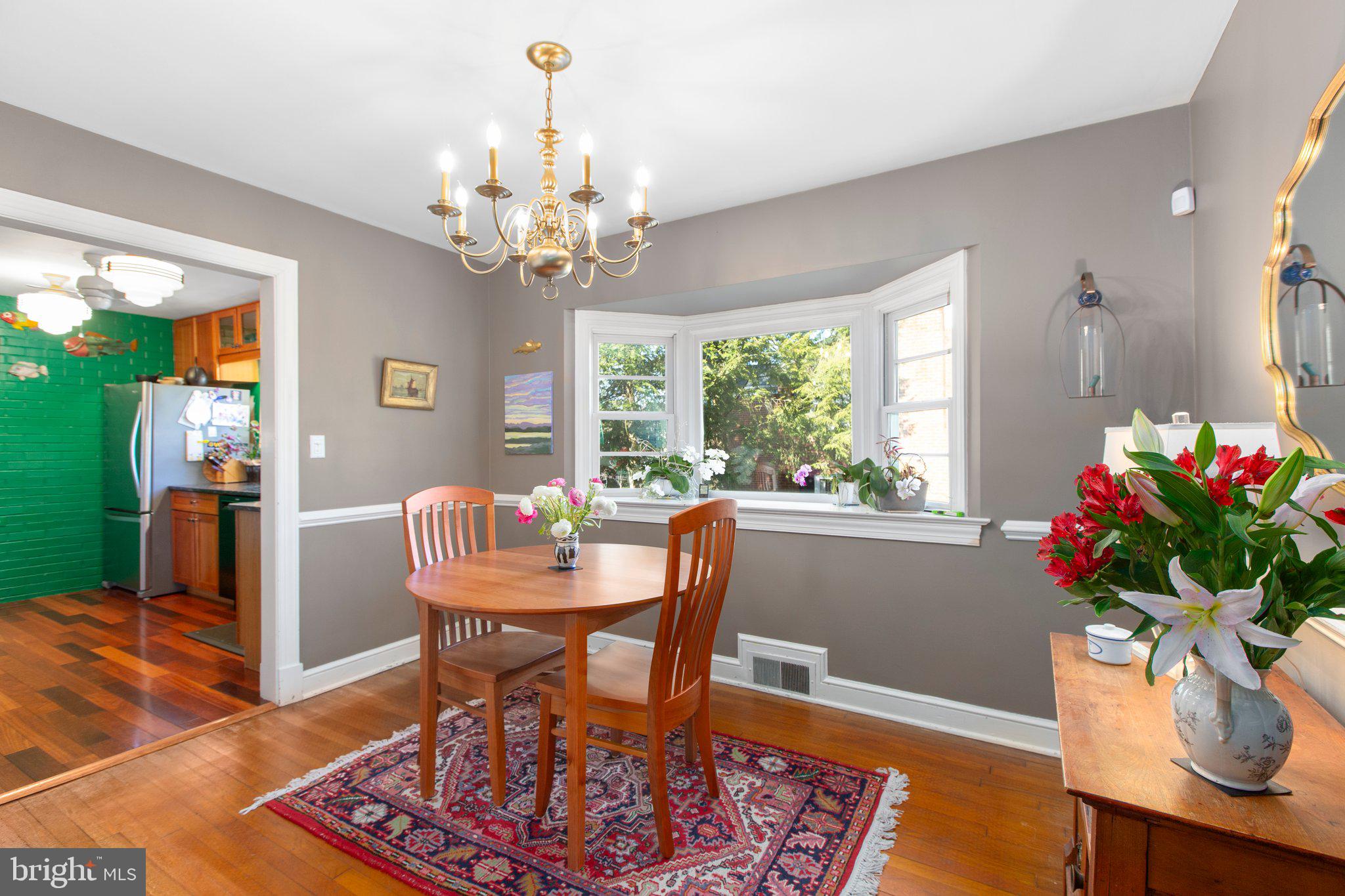 BELOW THE UNIVERSITY - Residential