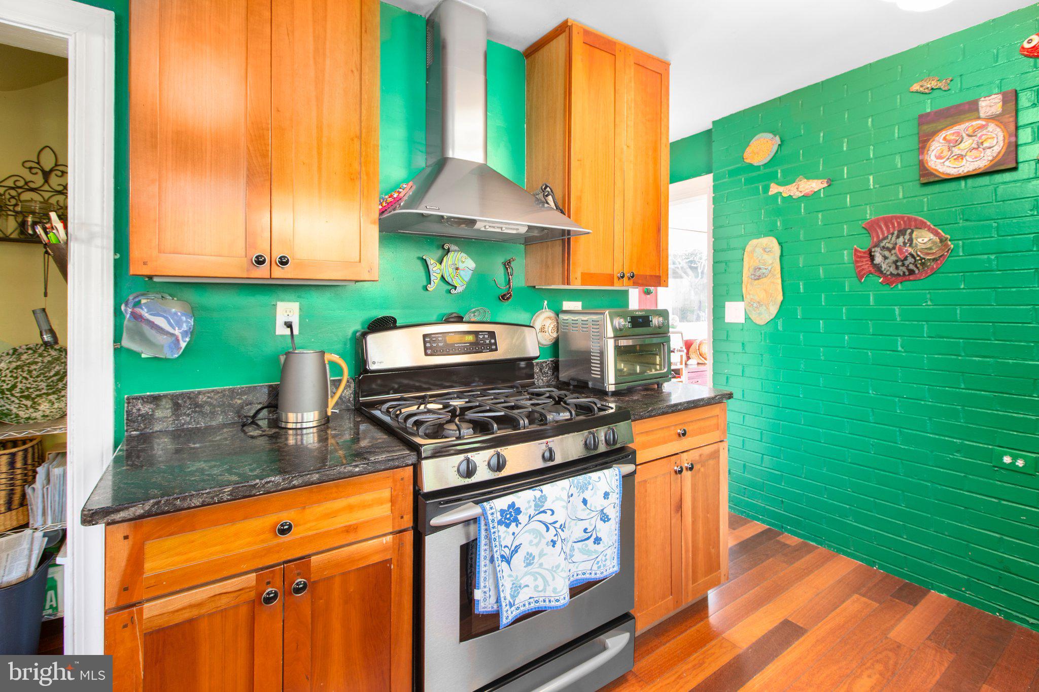 BELOW THE UNIVERSITY - Residential