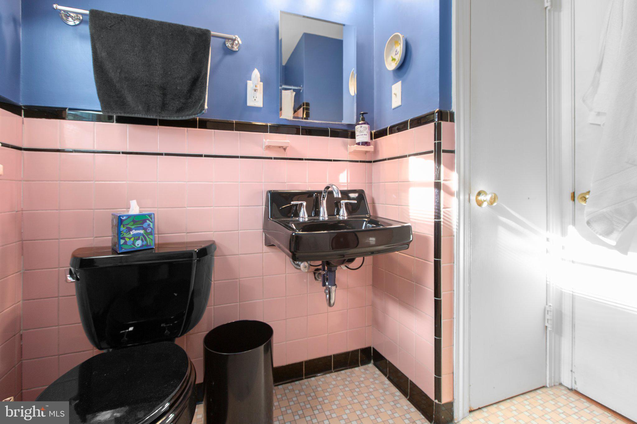 BELOW THE UNIVERSITY - Residential