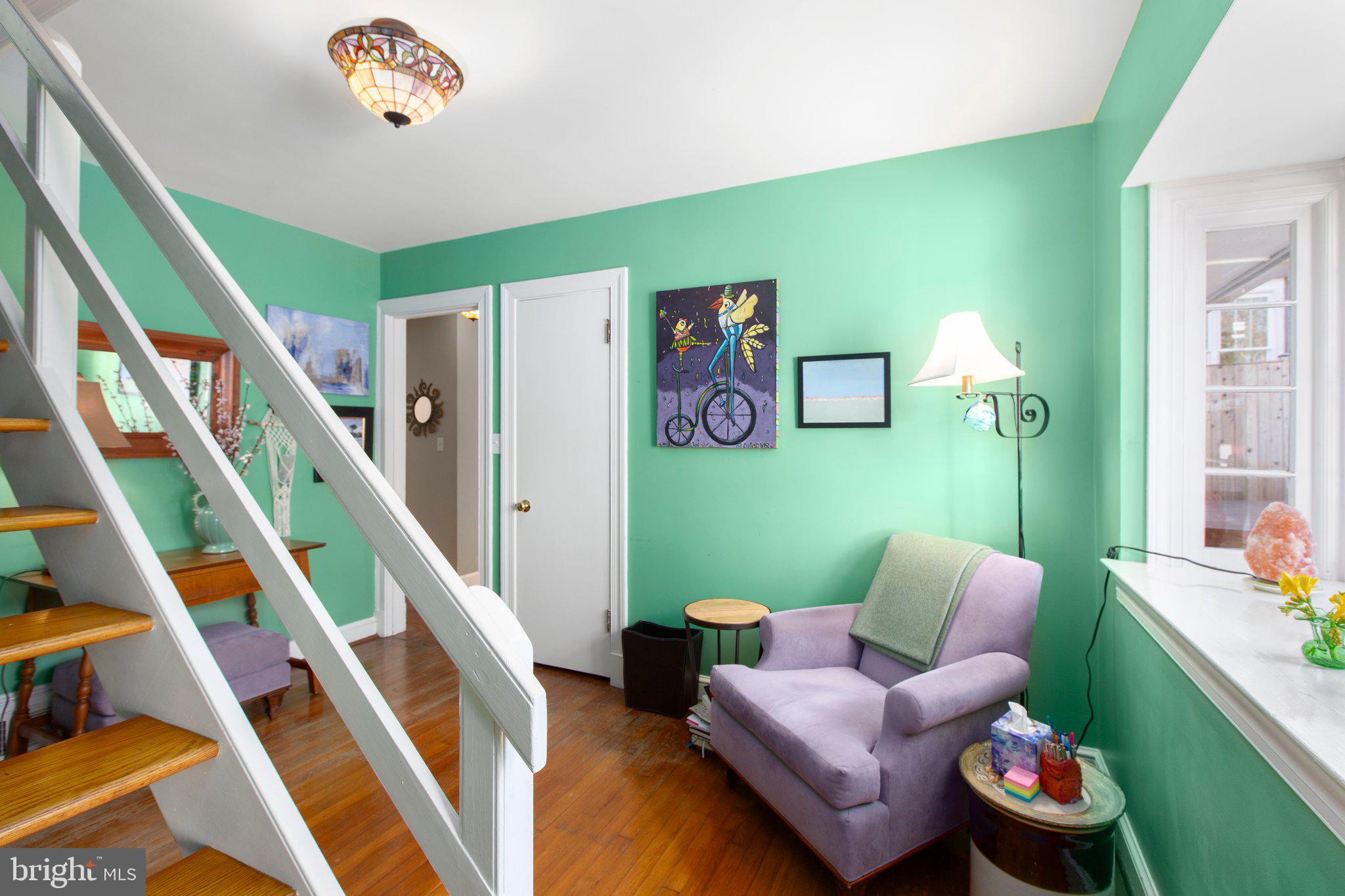 BELOW THE UNIVERSITY - Residential