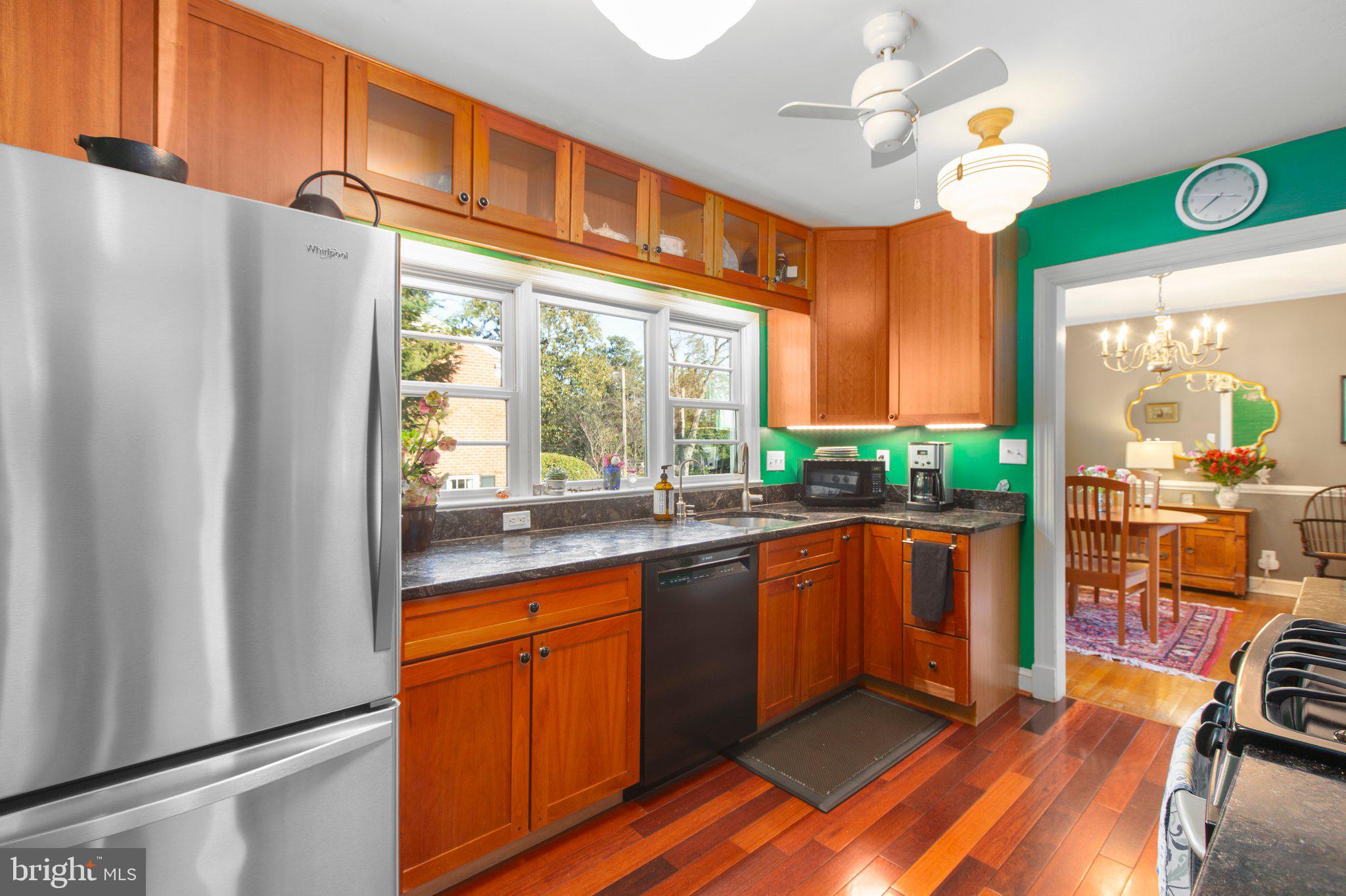 BELOW THE UNIVERSITY - Residential