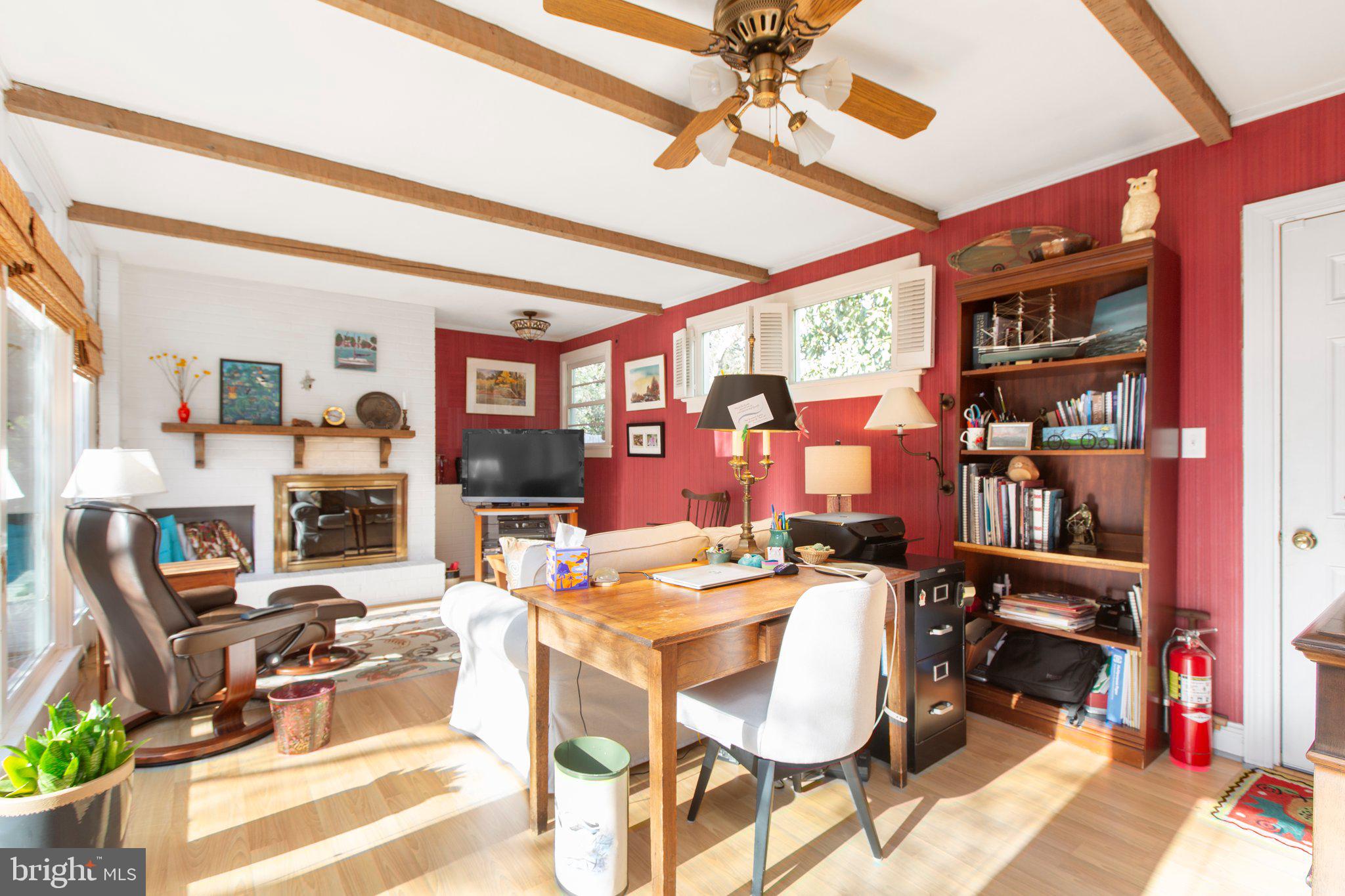 BELOW THE UNIVERSITY - Residential