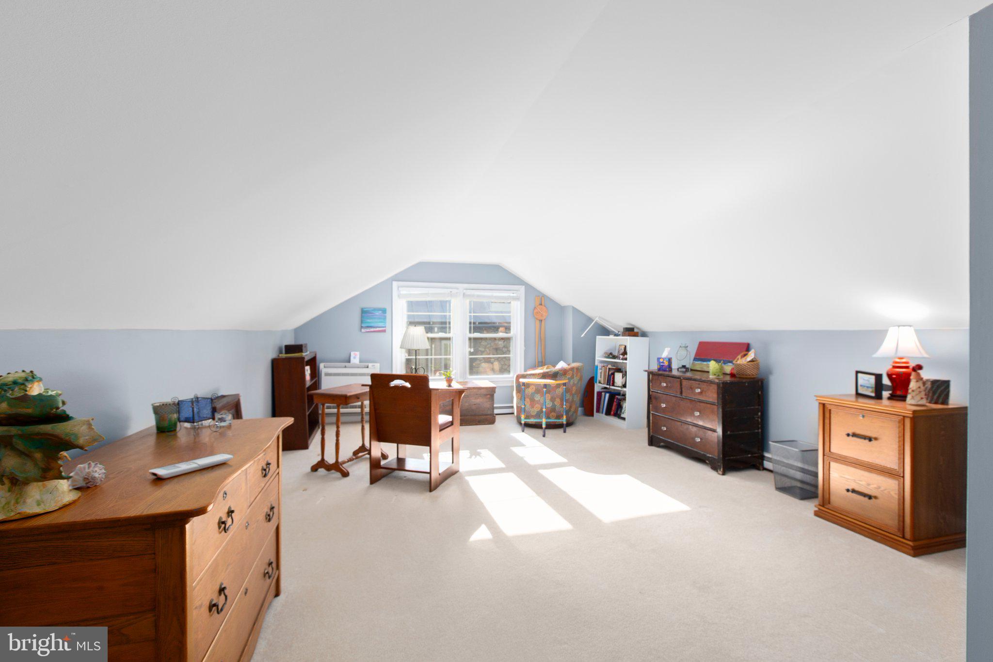 BELOW THE UNIVERSITY - Residential