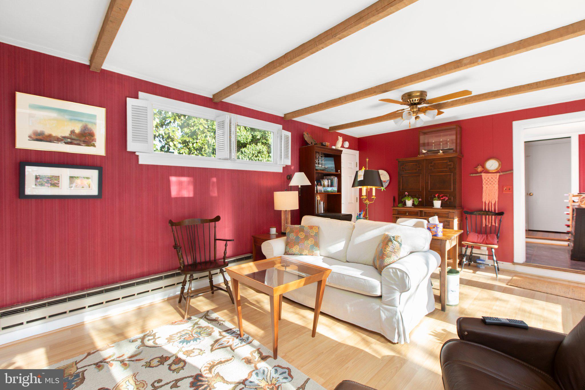 BELOW THE UNIVERSITY - Residential