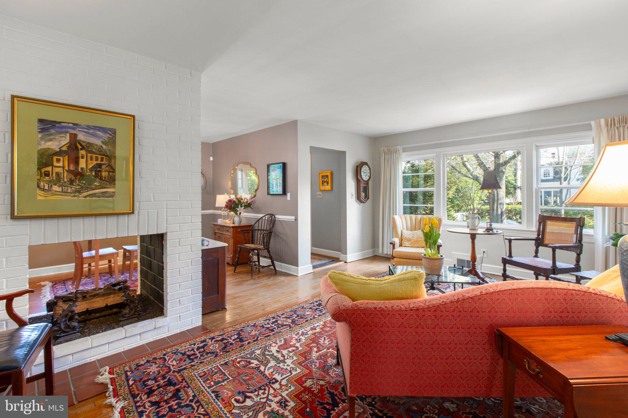 BELOW THE UNIVERSITY - Residential