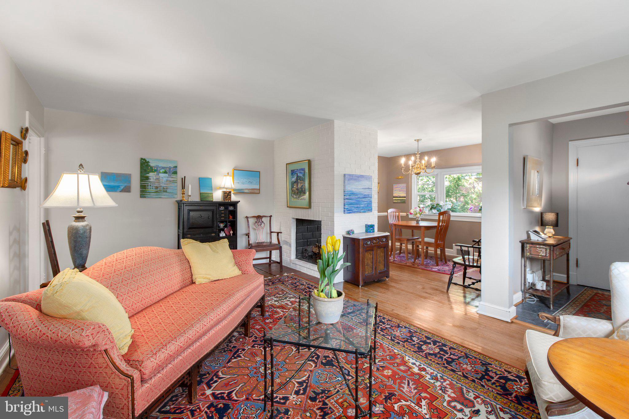 BELOW THE UNIVERSITY - Residential