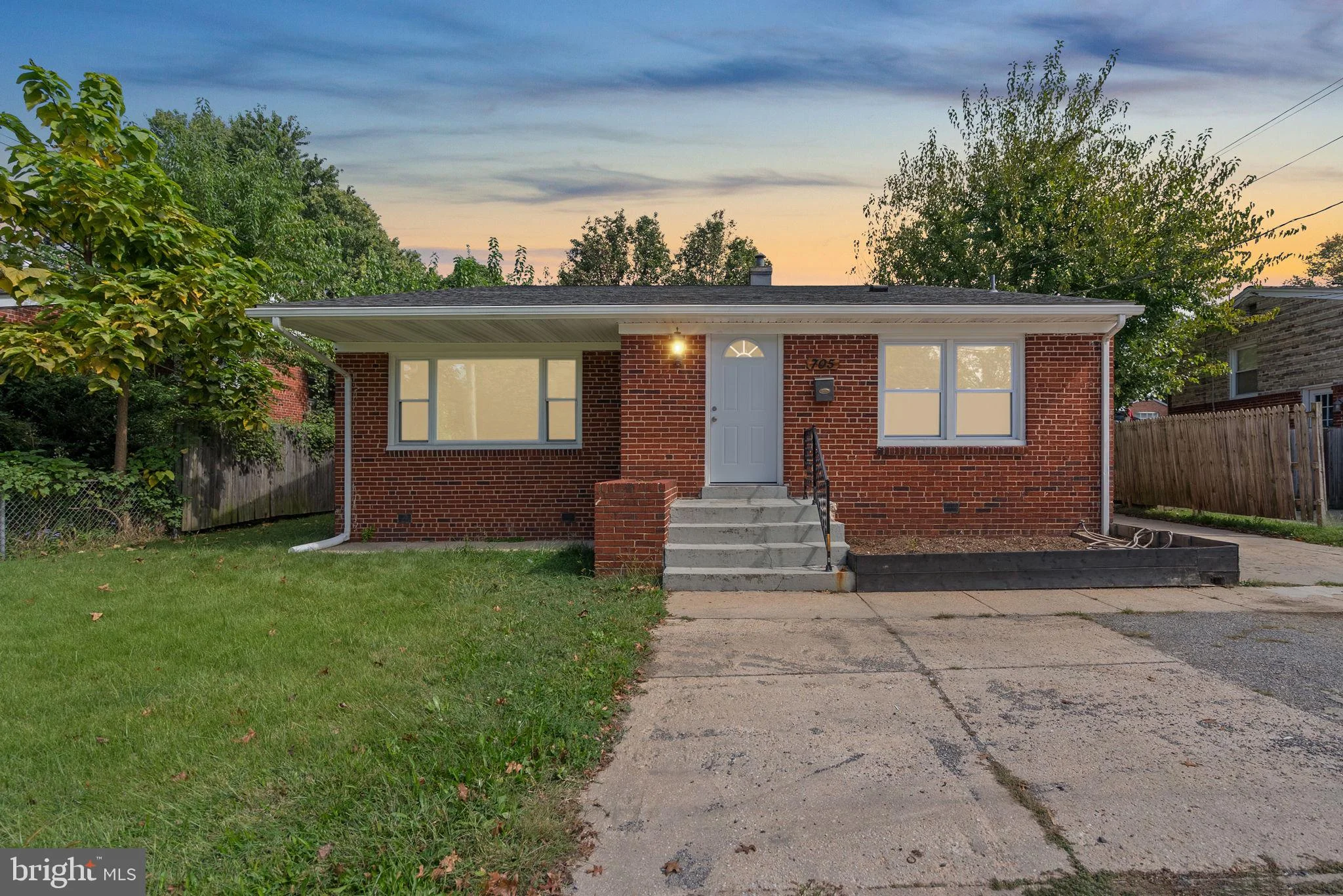 705 University Boulevard W