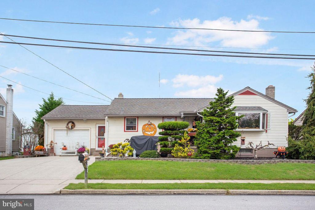 Photo of 408 Wirt Avenue, HANOVER, PA 17331 (MLS # PAYK2092328)
