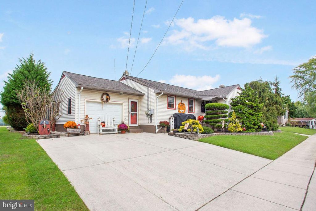 Photo of 408 Wirt Avenue, HANOVER, PA 17331 (MLS # PAYK2092328)