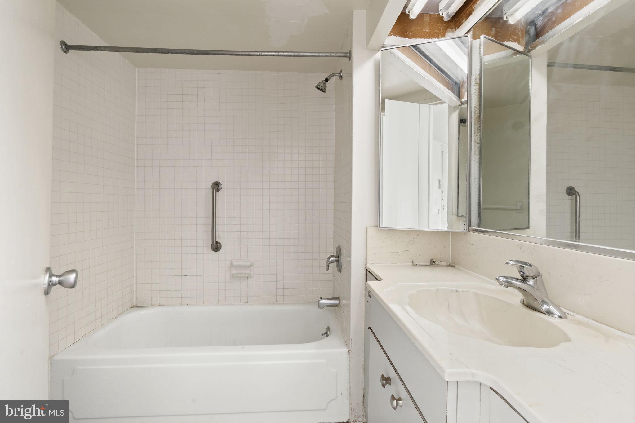 WASHINGTON SQ WEST - Residential