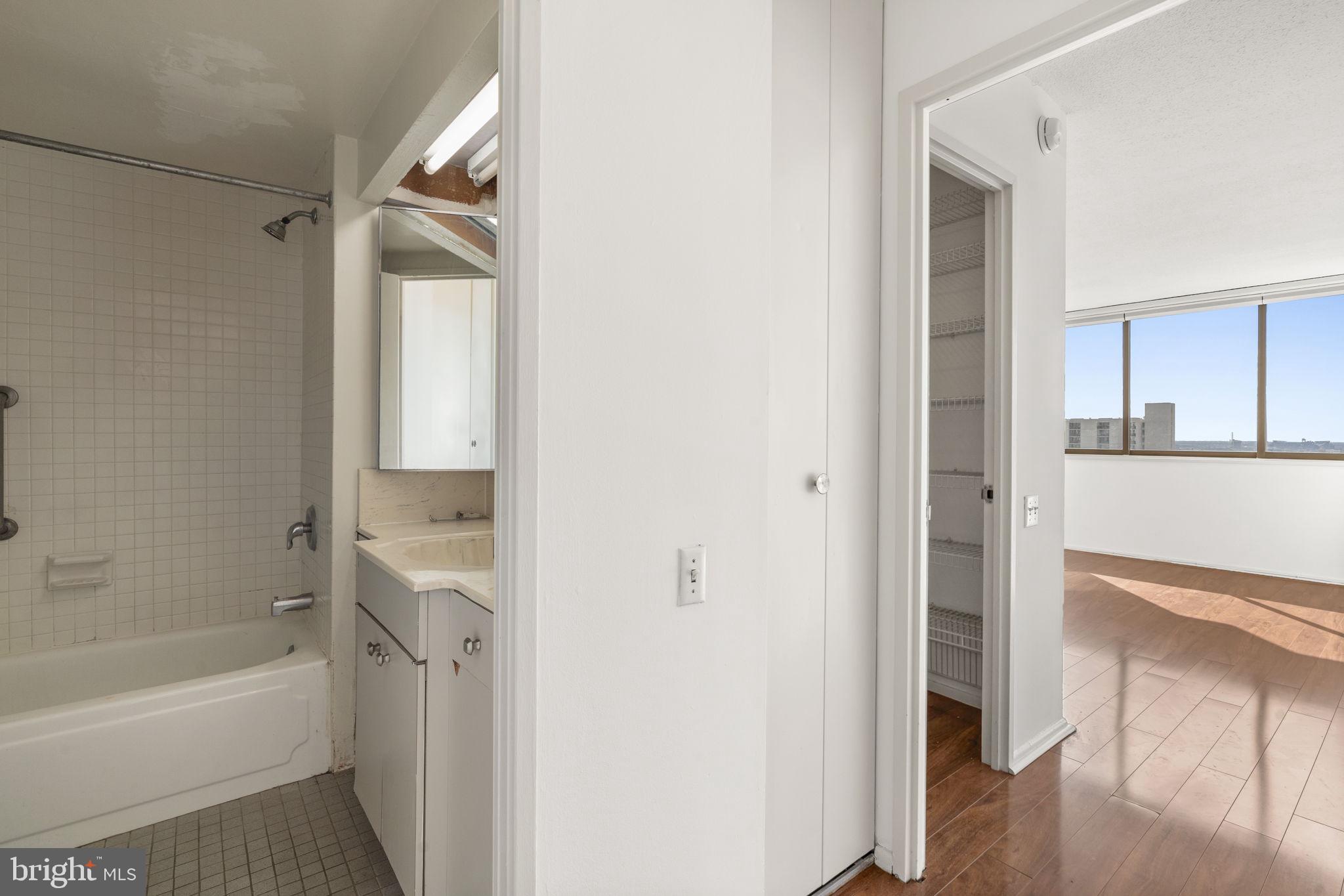 WASHINGTON SQ WEST - Residential