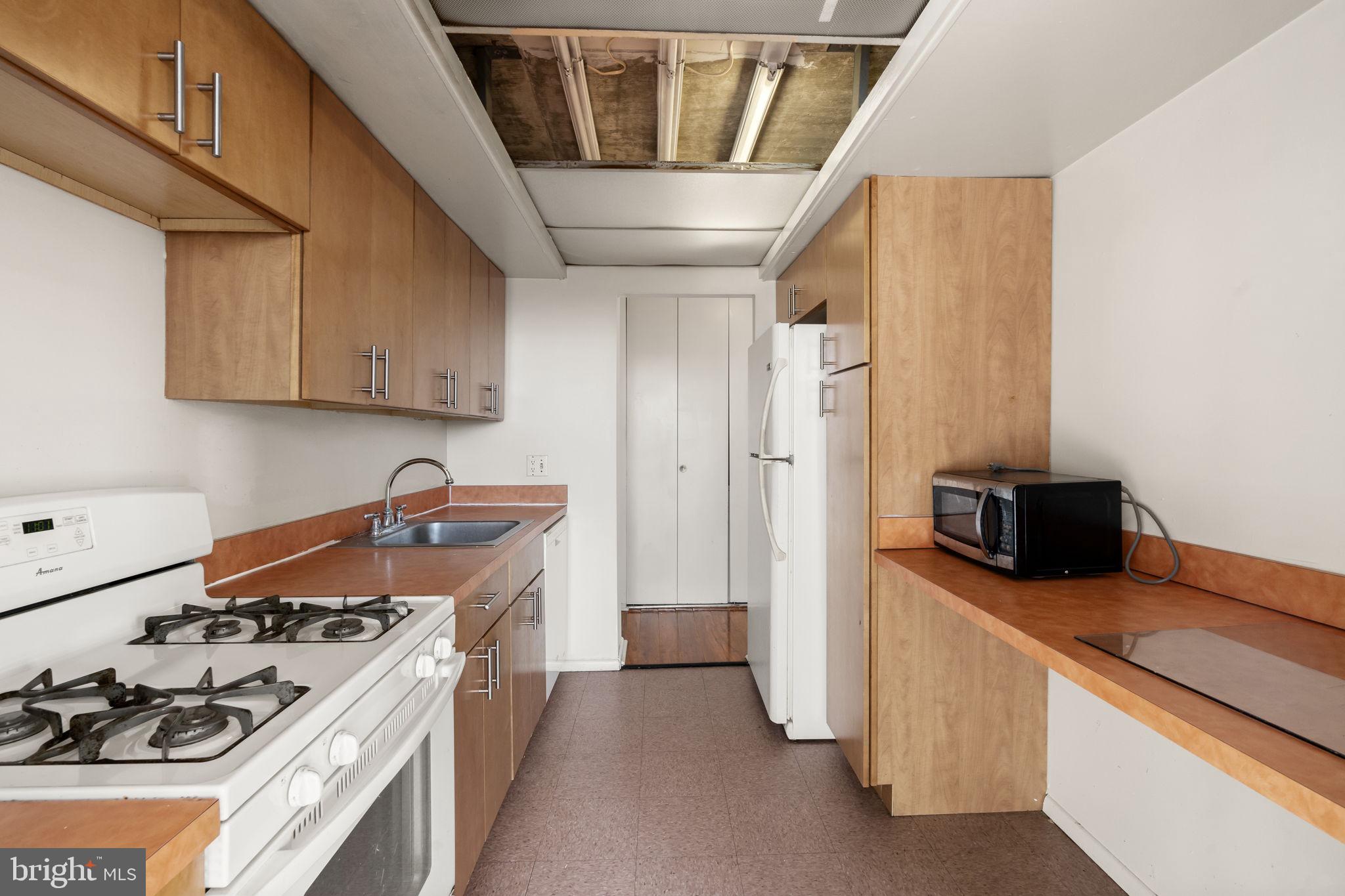 1326 SPRUCE STREET 42 1506