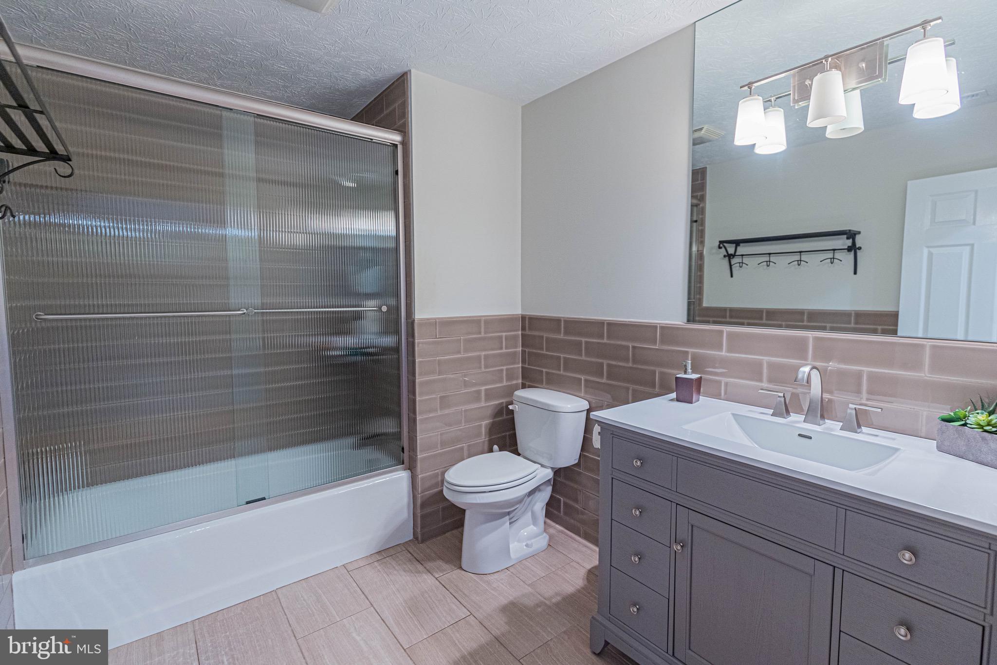 SHELTON POINTE - Residential