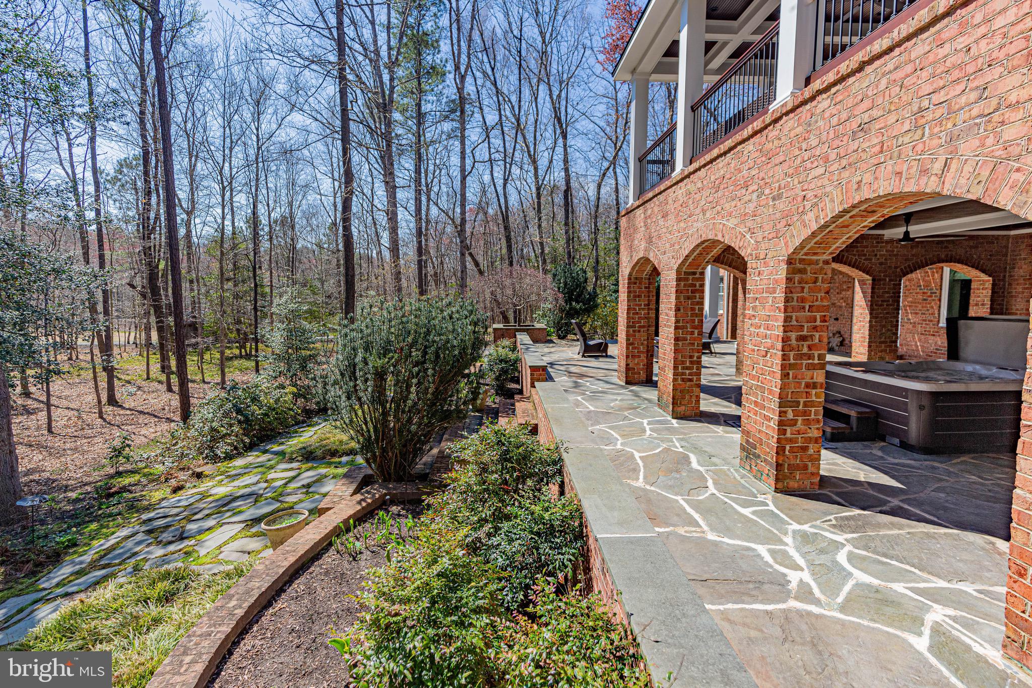 SHELTON POINTE - Residential