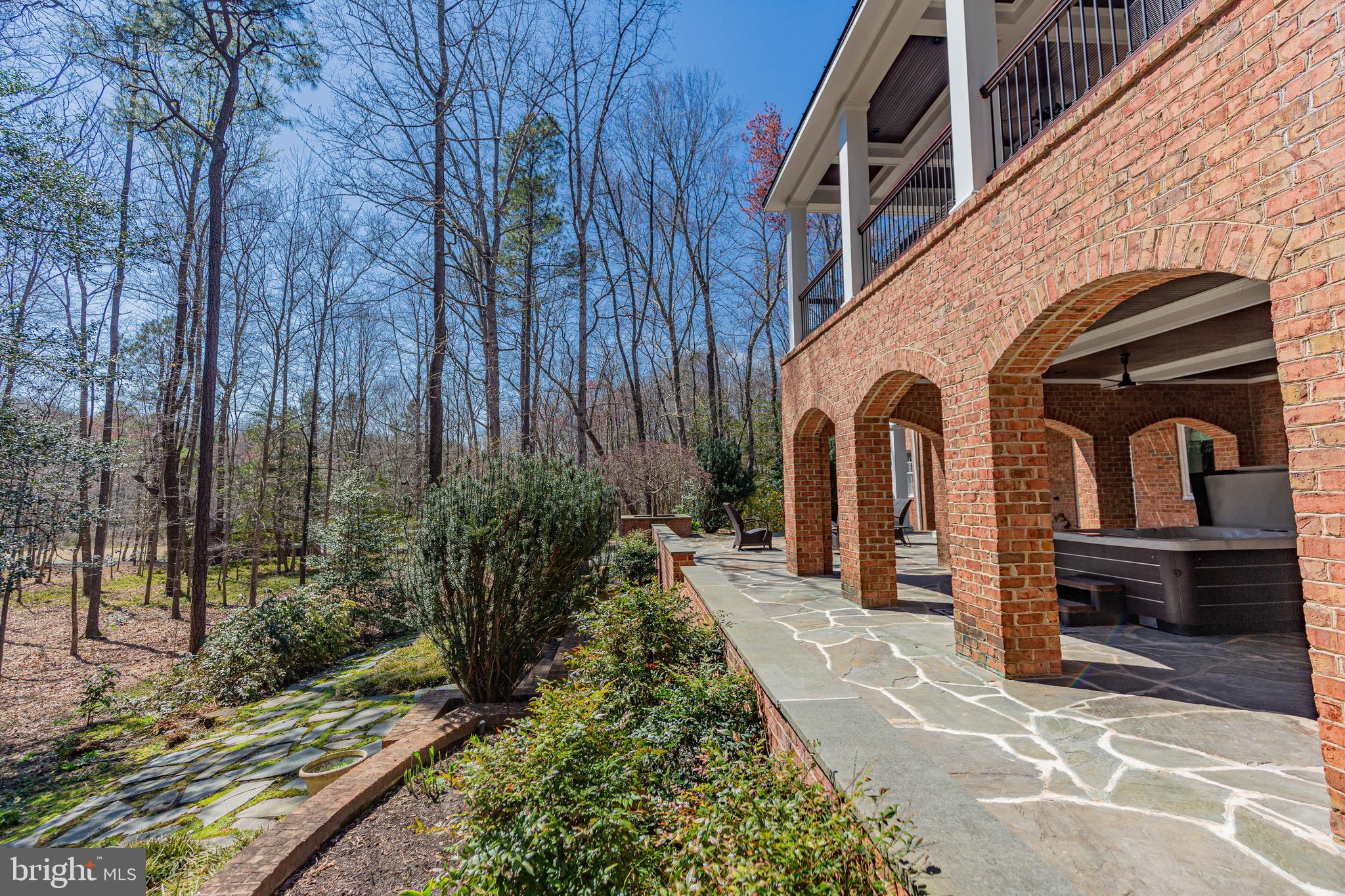 SHELTON POINTE - Residential