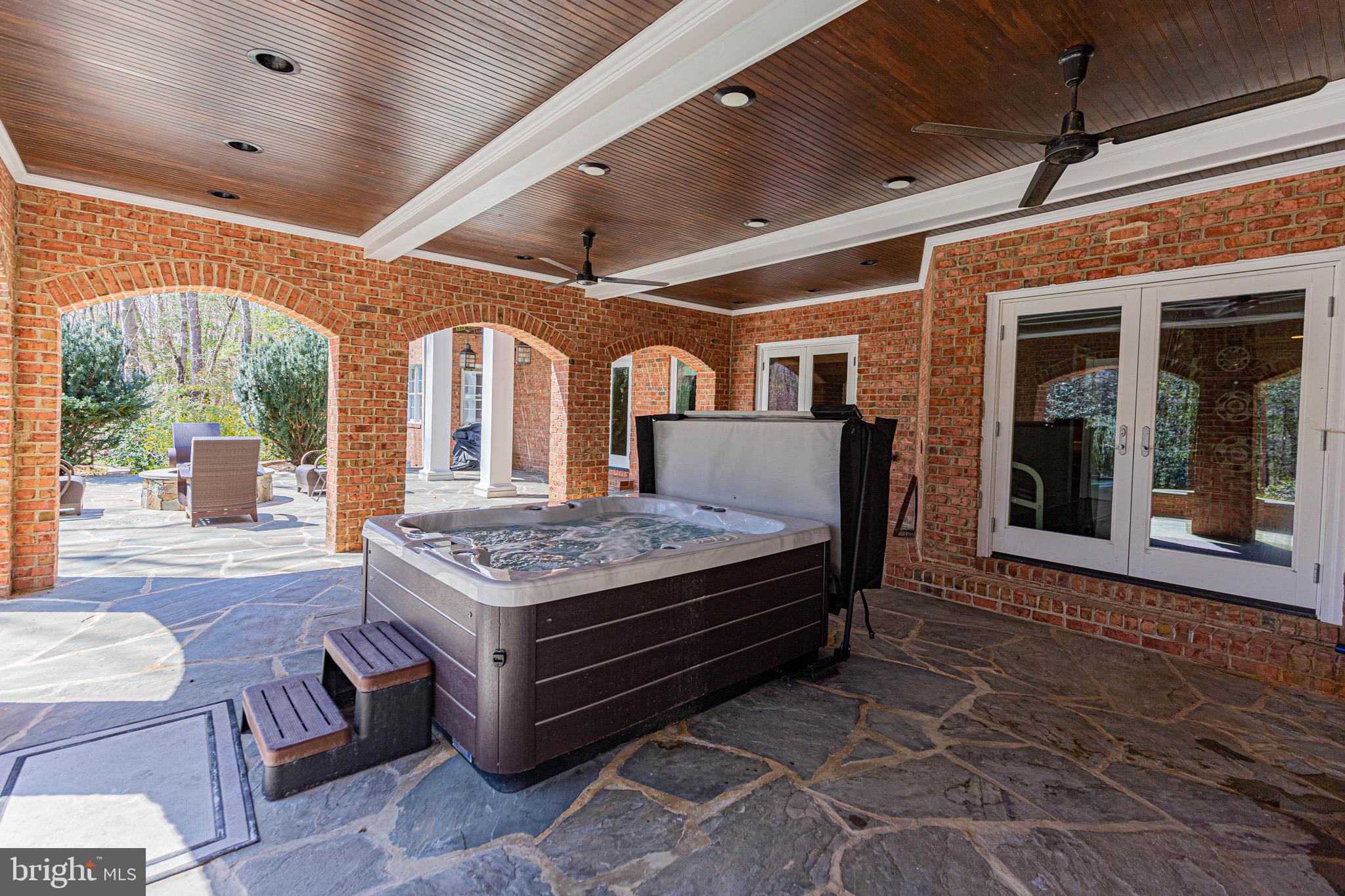 SHELTON POINTE - Residential