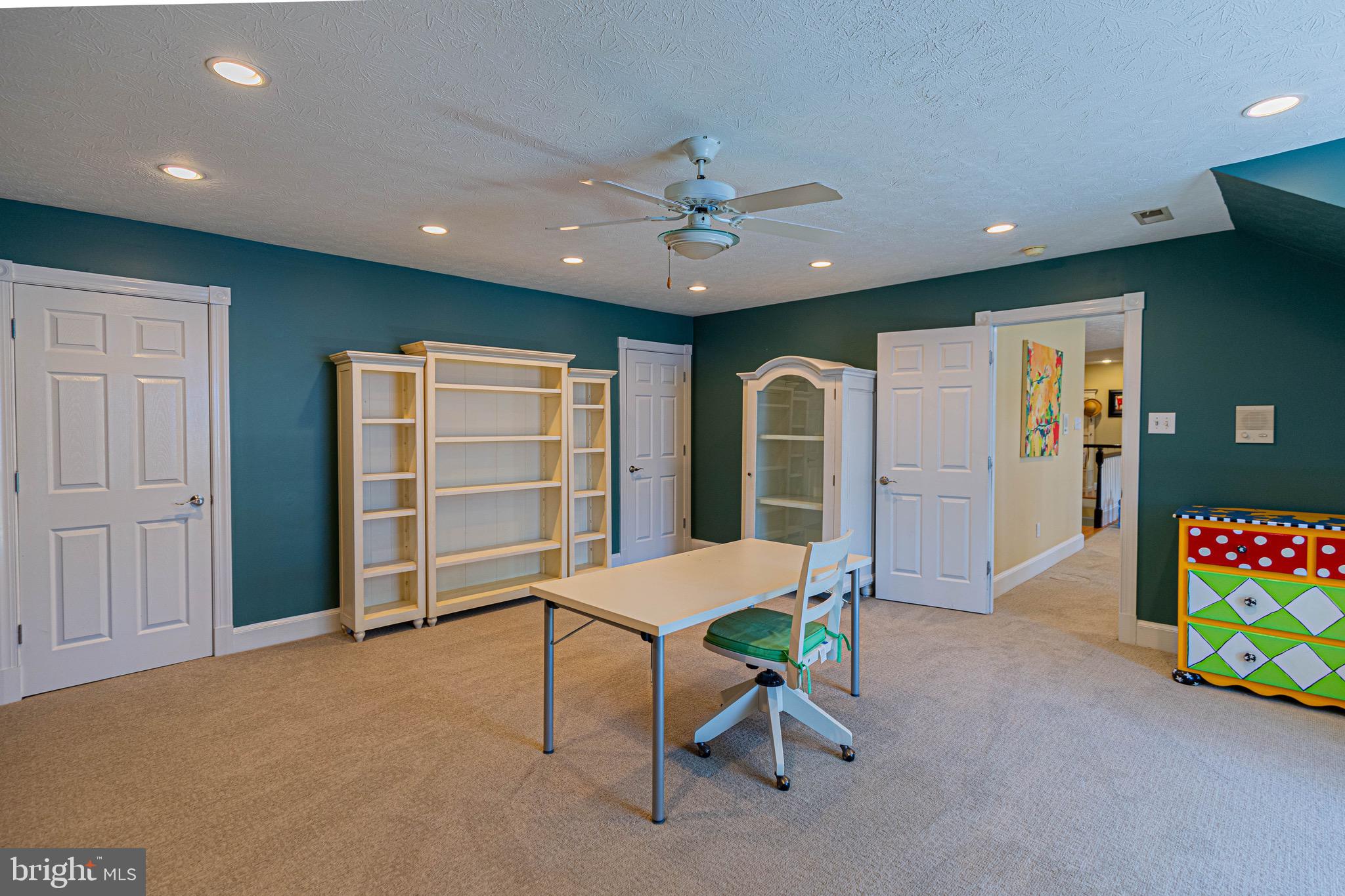 SHELTON POINTE - Residential