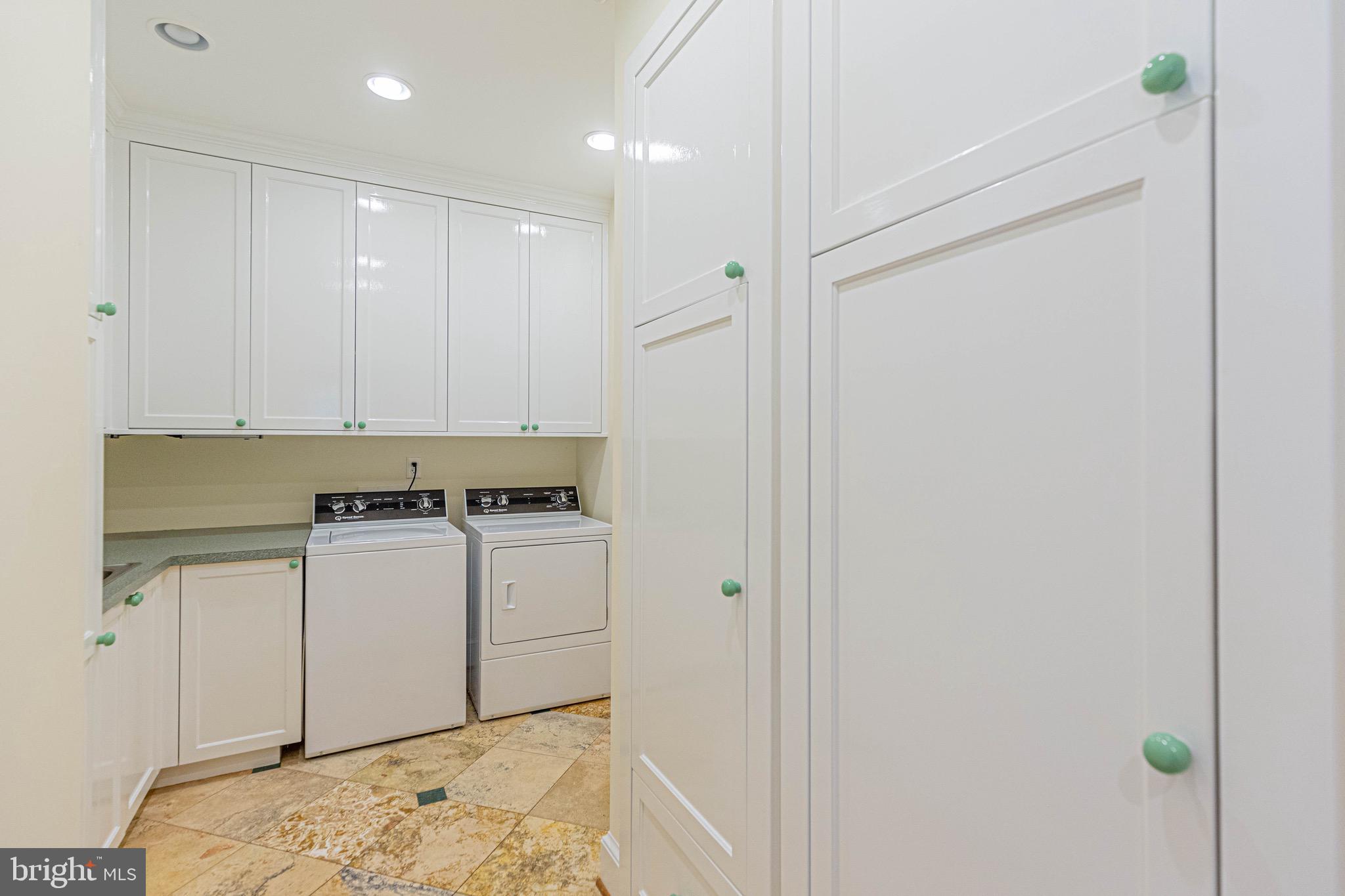 SHELTON POINTE - Residential