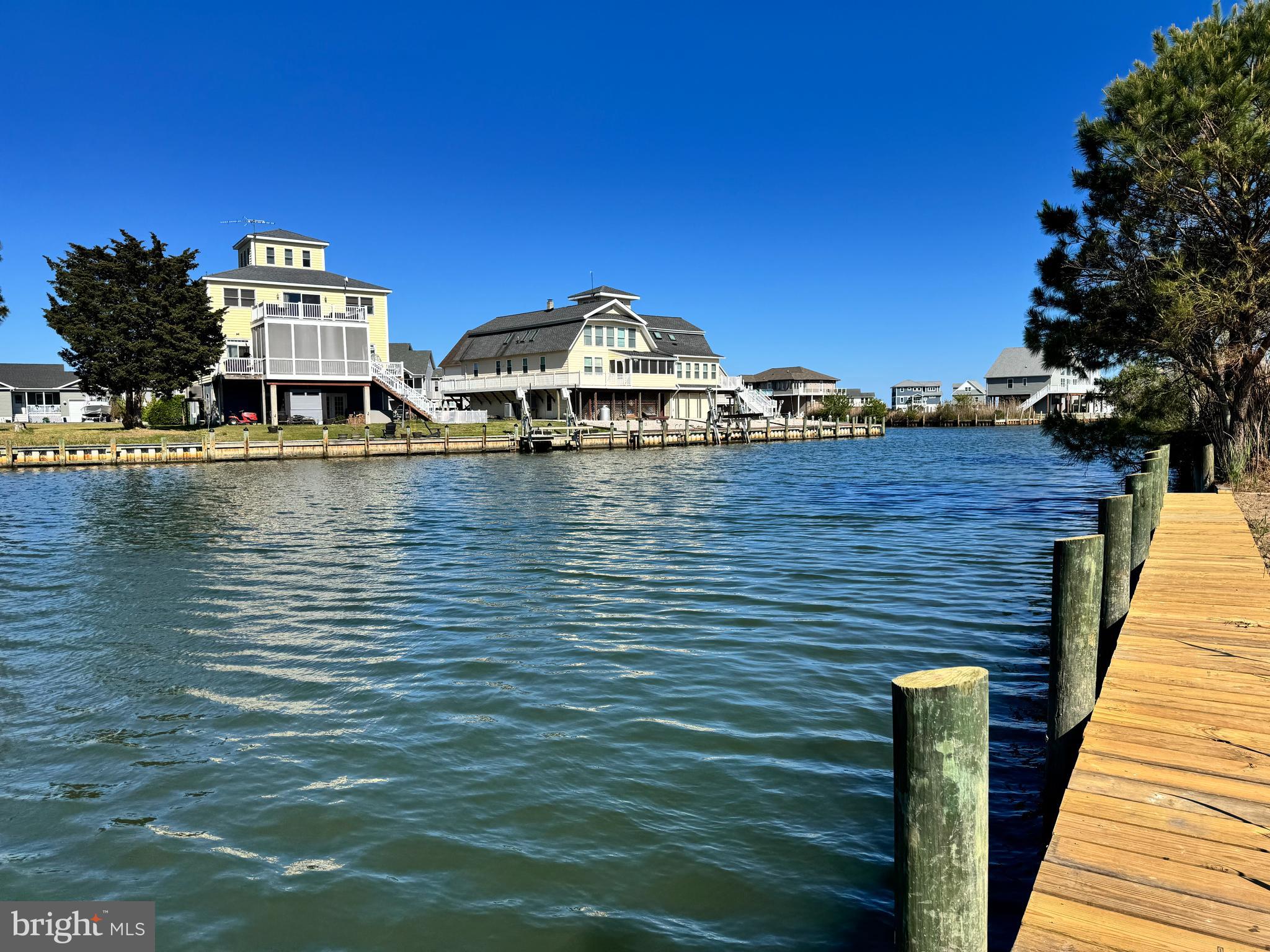 CAPTAIN'S COVE - Land