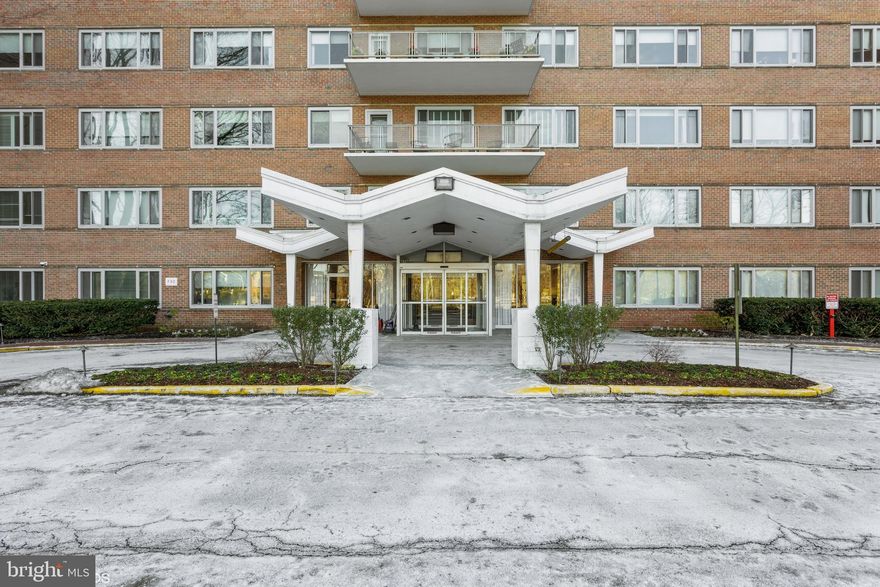 MOVE RIGHT INTO THIS UPDATED 2 BEDROOM (OR 1 BEDROOM/DEN), 2 BATH UNIT.  SPACIOUS LIVING ROOM & DINING ROOM WITH BALCONY ACCESS.  UPDATED KITCHEN WITH GRANITE COUNTERS.  PRIMARY BEDROOM SUITE WITH LOTS OF CLOSETS & FULL BATH.  2ND BEDROOM OR DEN WITH BUILT-INS.  REAR FACING UNIT WITH BEAUTIFUL VIEWS FROM THE BALCONY.  CROWN MOLDINGS & RECESSED LIGHTING.  LUXURY FULL SERVICE BUILDING WITH DOORMAN & RECEPTIONIST.  THIS IS A CO-OP BUILDING - CASH CONTRACTS ONLY.  GREAT CONVENIENT LOCATION!