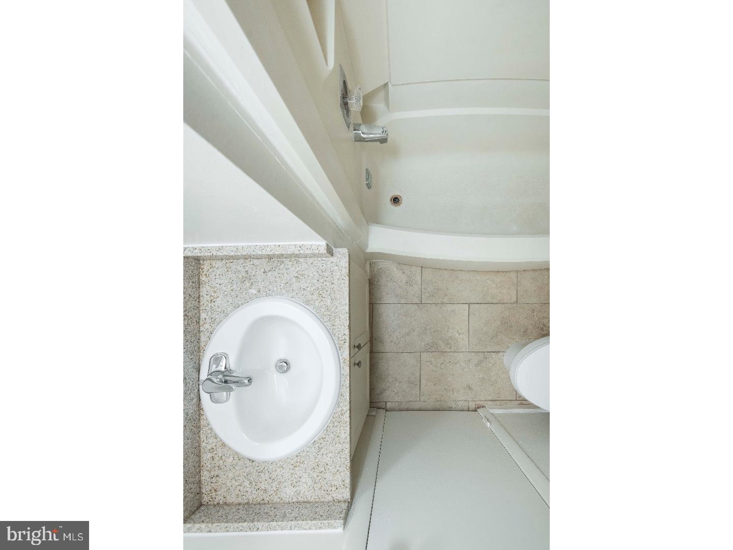 CENTER CITY - Residential Lease