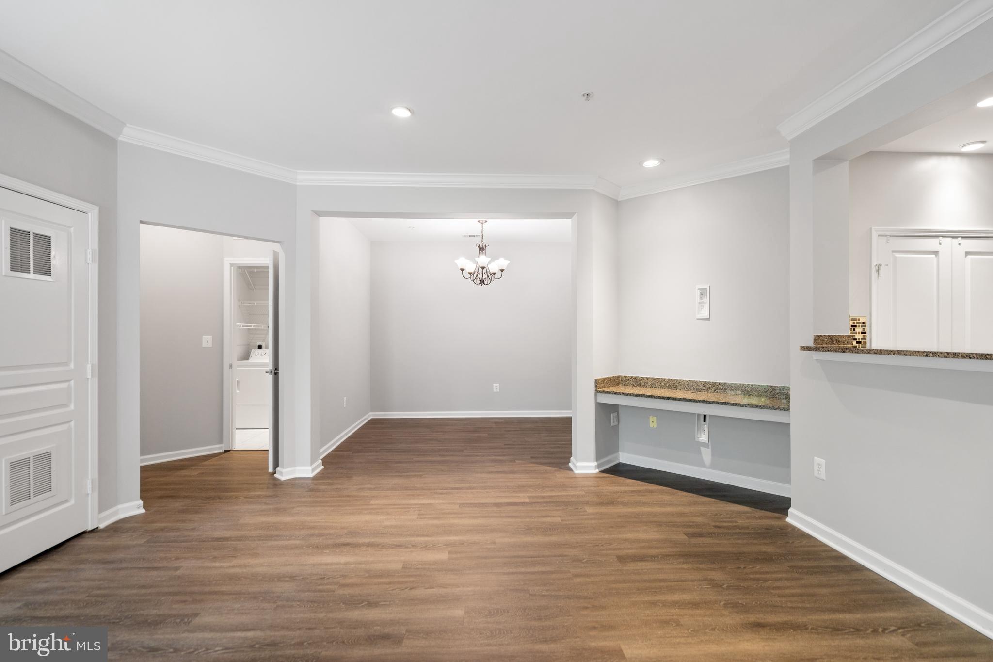 SAVOY AT RESTON TOWN CENTER - Residential