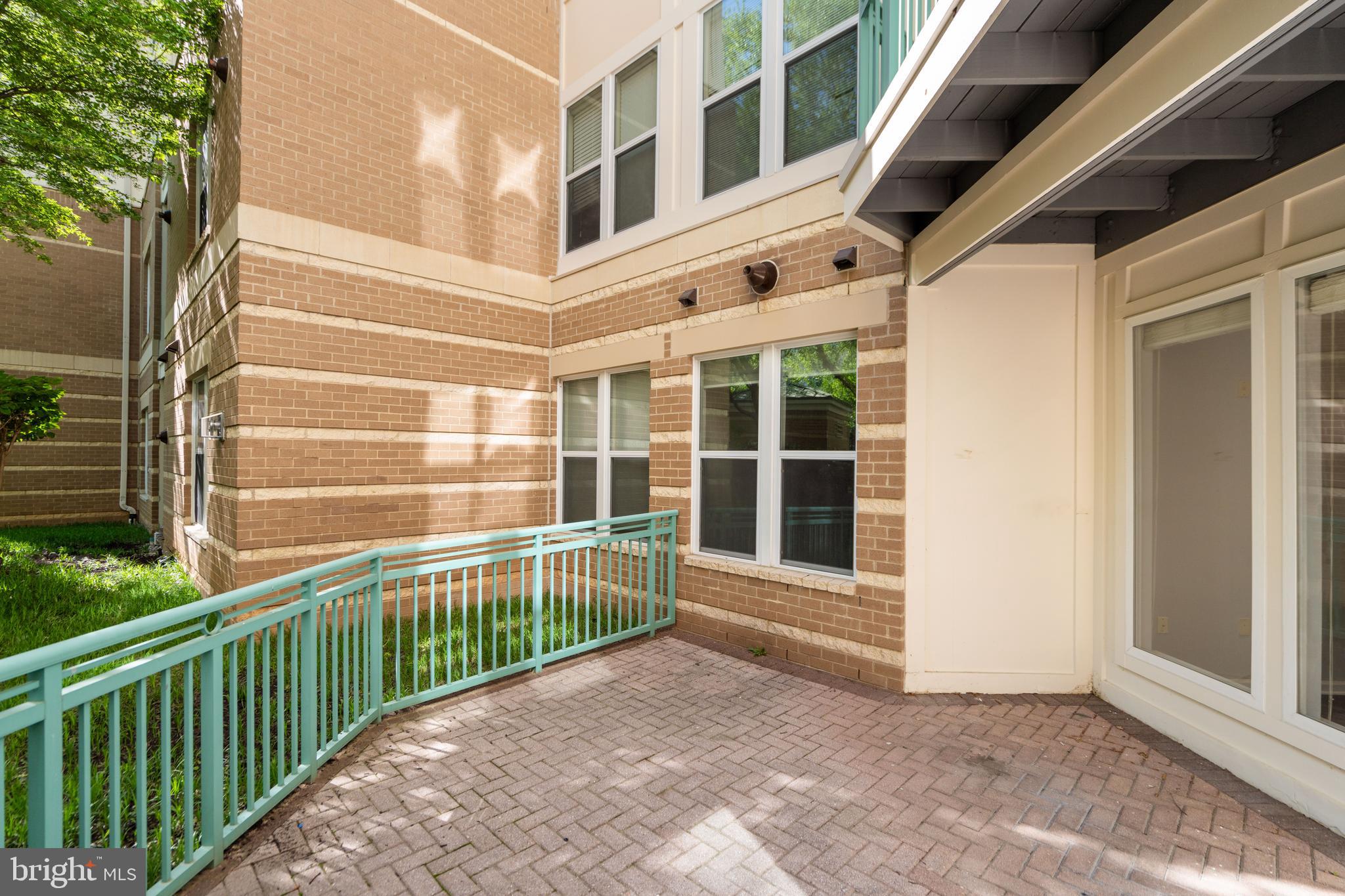 SAVOY AT RESTON TOWN CENTER - Residential