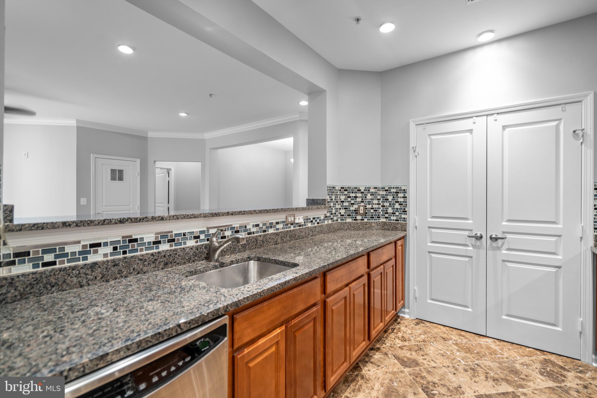 SAVOY AT RESTON TOWN CENTER - Residential