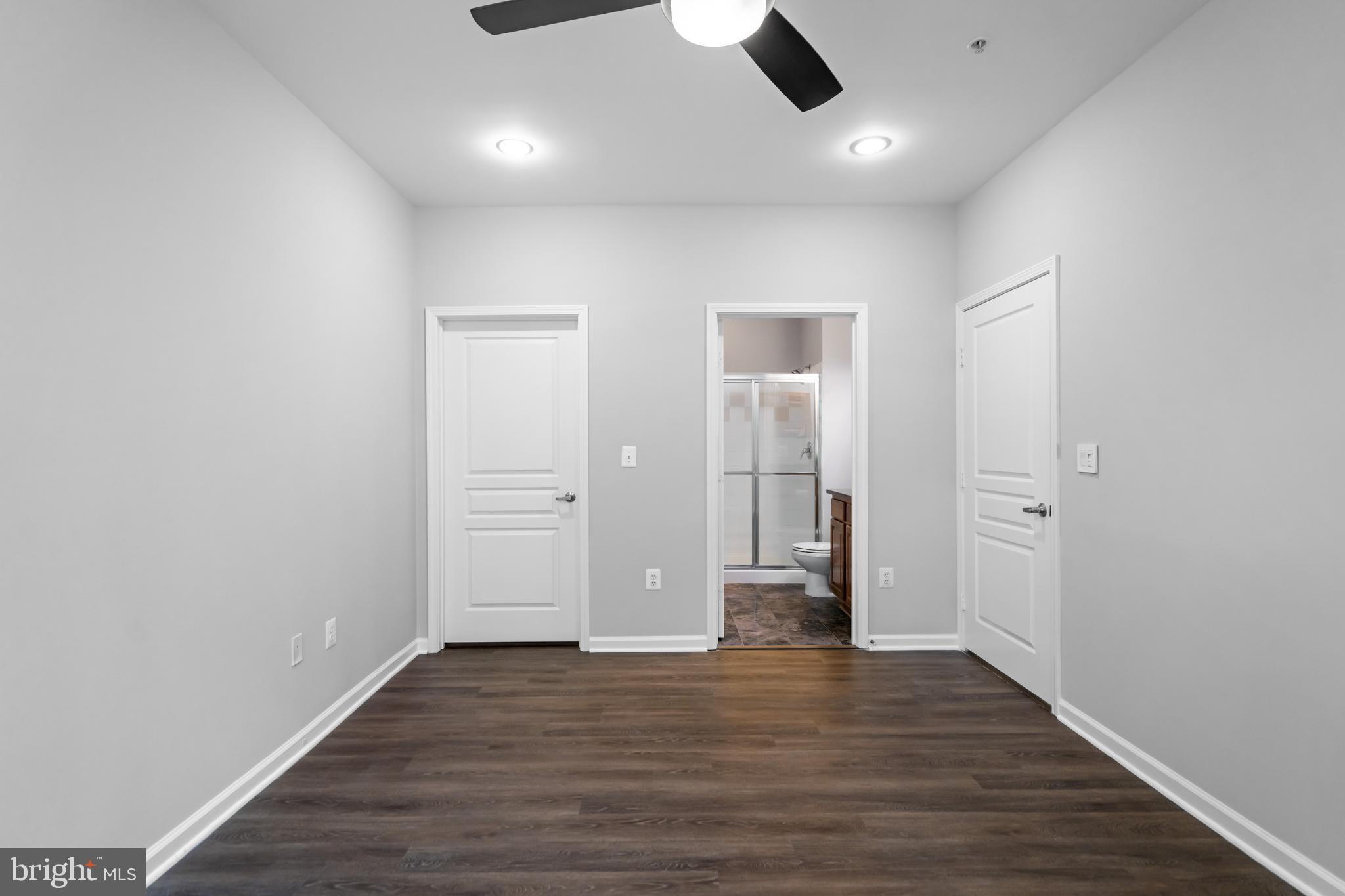 SAVOY AT RESTON TOWN CENTER - Residential