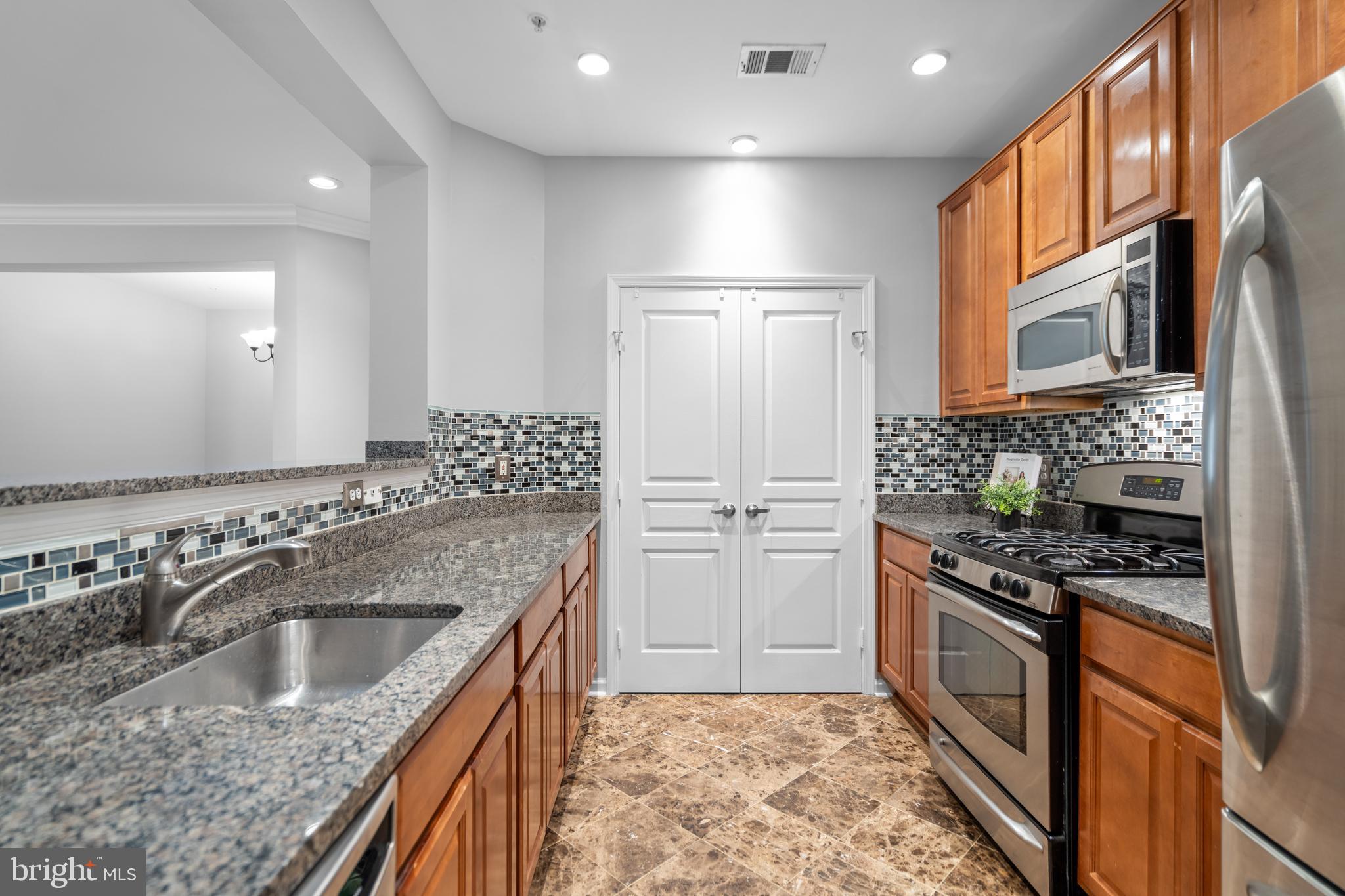 SAVOY AT RESTON TOWN CENTER - Residential